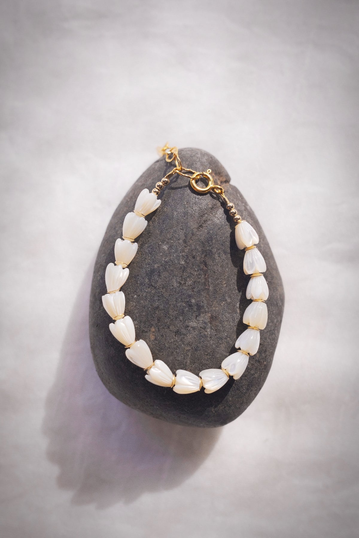 Mother of Pearl Pikake Beaded Bracelet - Gold Lāhela