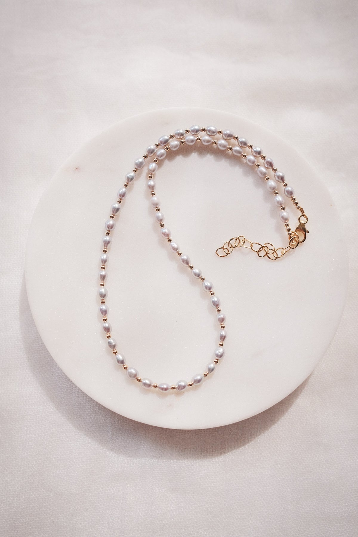 Gray Rice Pearl & Gold Bead Adjustable Necklace - Gold Āhiahi