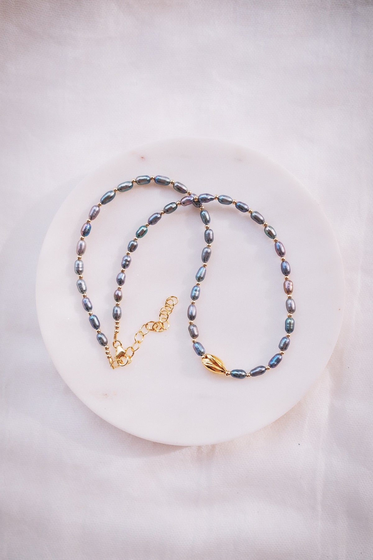 Peacock Freshwater Pearl Necklace with Gold Pikake Bead - Haʻihaʻi