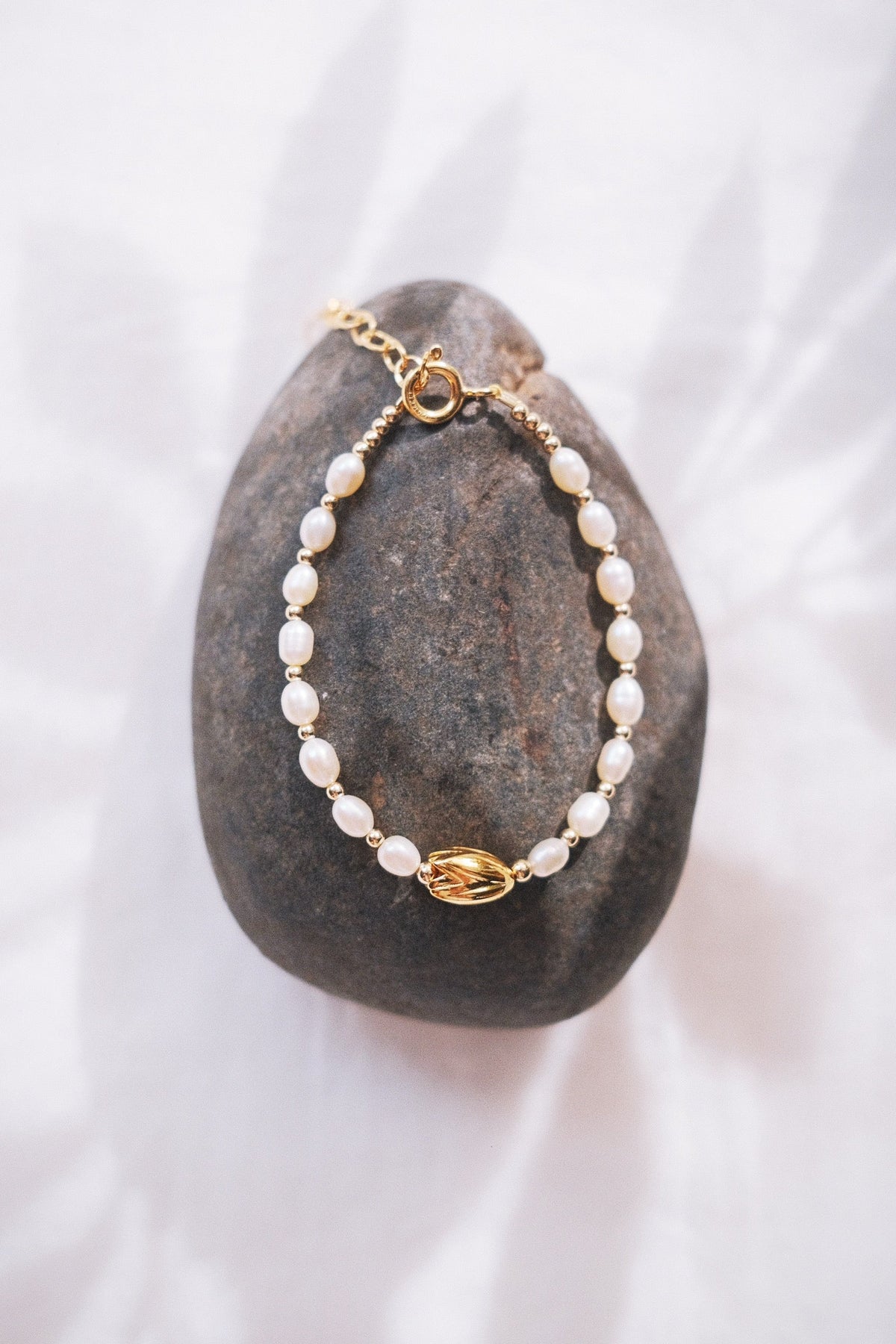 White Freshwater Pearl Bracelet with Gold Pikake Bead - Pōhina