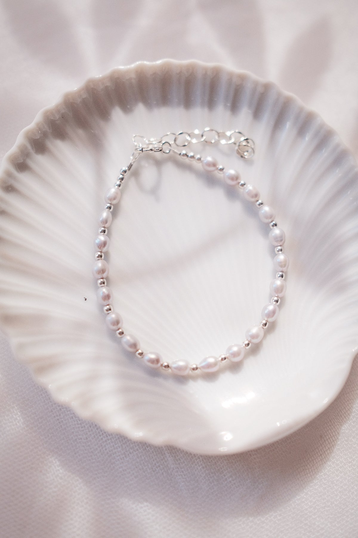 Gray Rice Pearl & Silver Bead Adjustable Bracelet - Silver Āhiahi