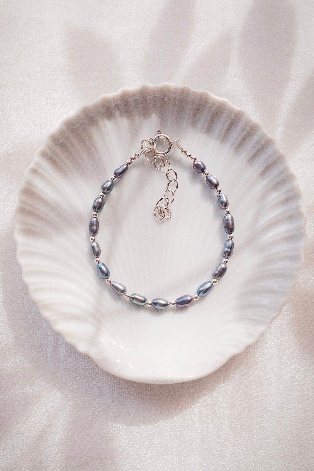 Peacock Rice Pearl & Silver Bead Adjustable Bracelet - Silver Pāʻū