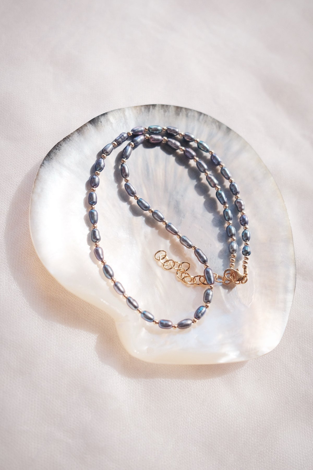 Peacock Rice Pearl & Gold Bead Adjustable Necklace - Gold Pāʻū