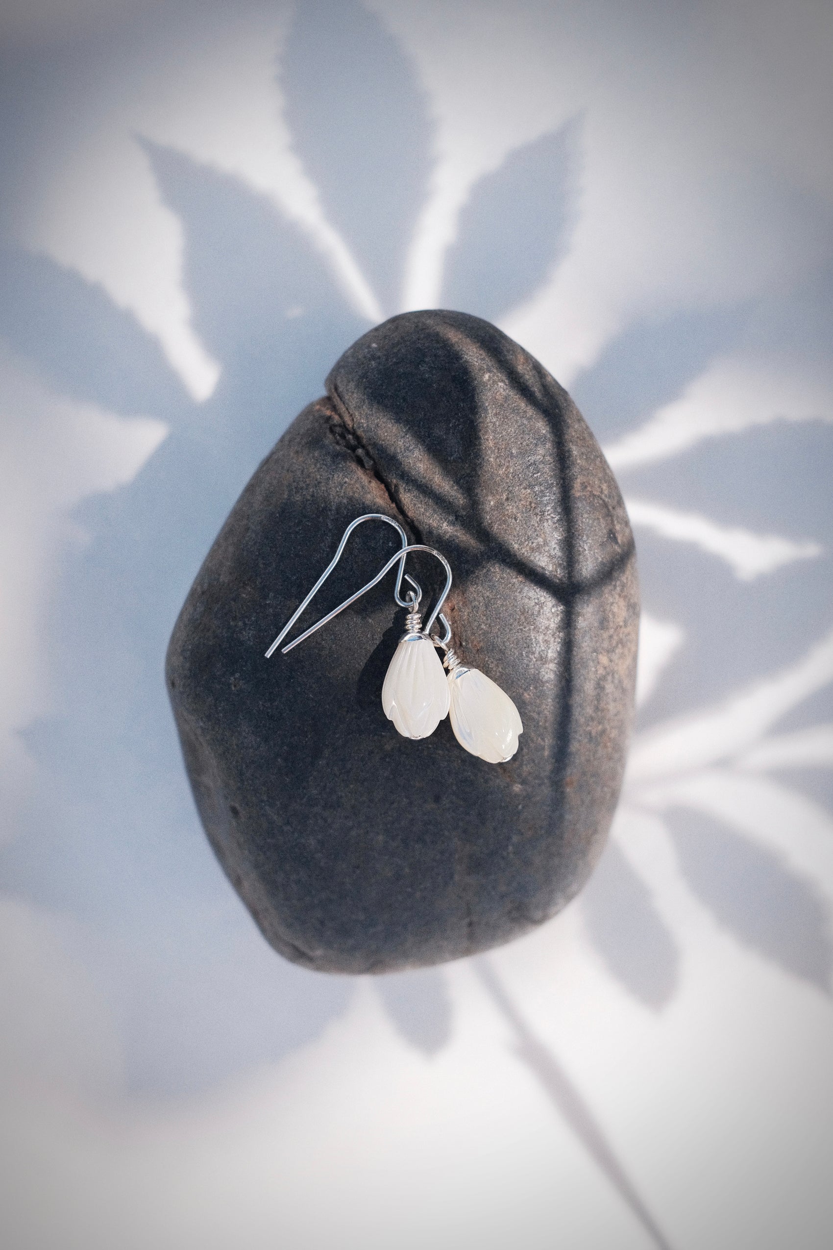 Simple Silver Pikake Earrings - Silver Kamakana