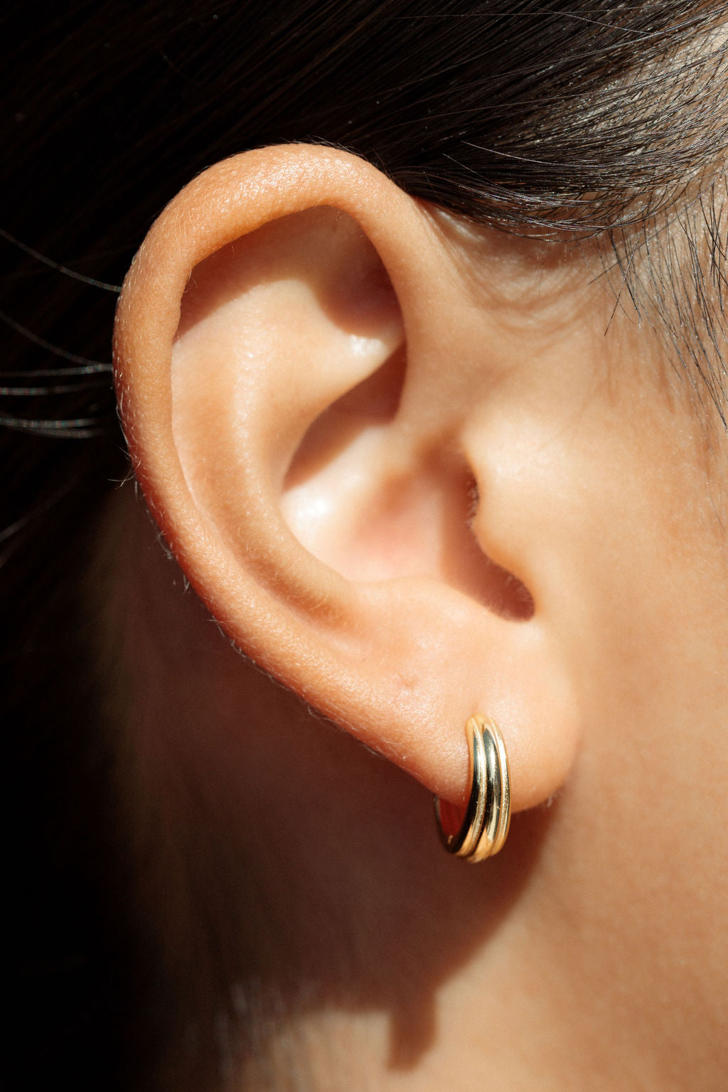 Mini Stepped Huggie Hoop Earrings - Kaiaka