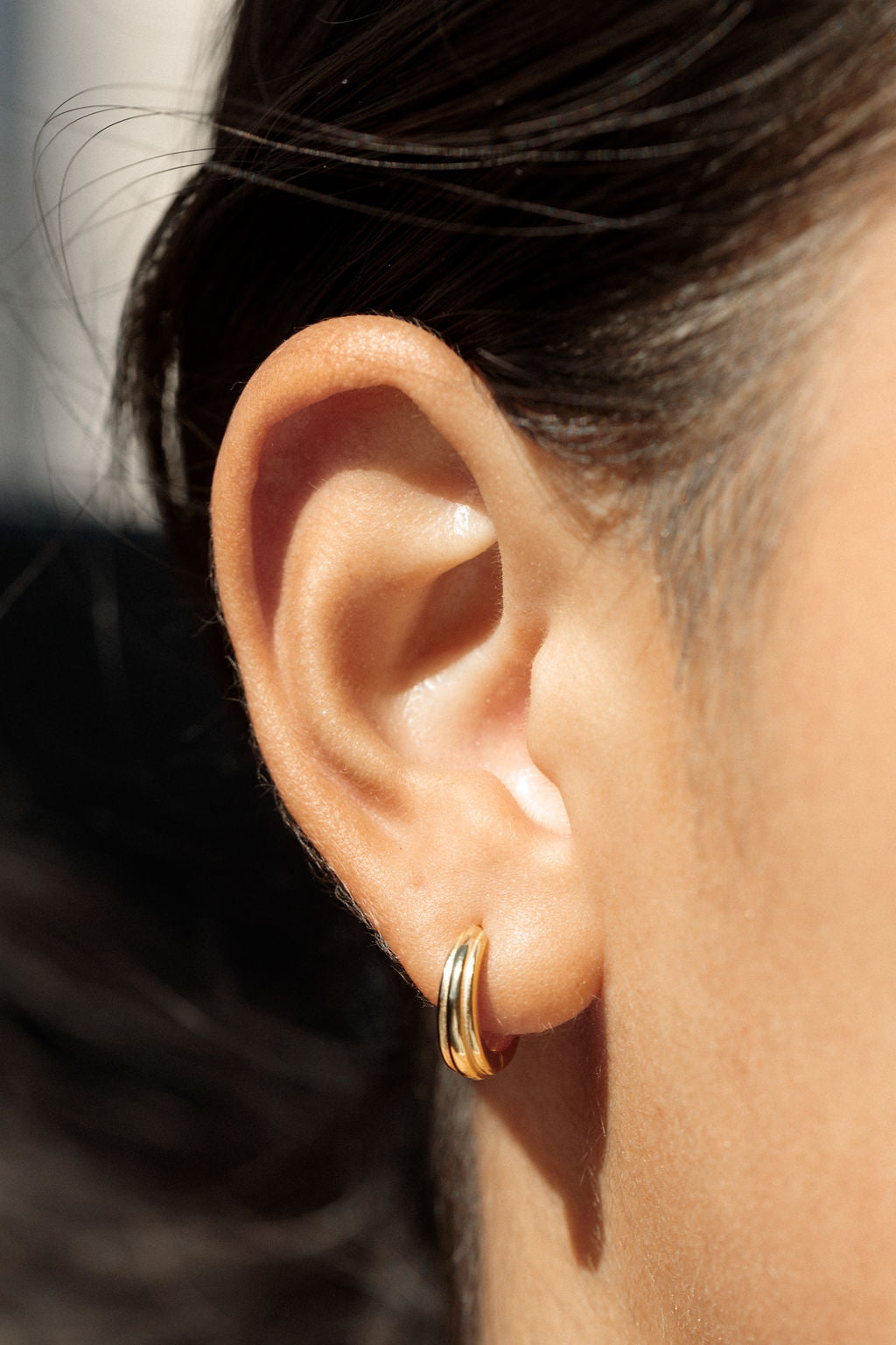 Mini Stepped Huggie Hoop Earrings - Kaiaka