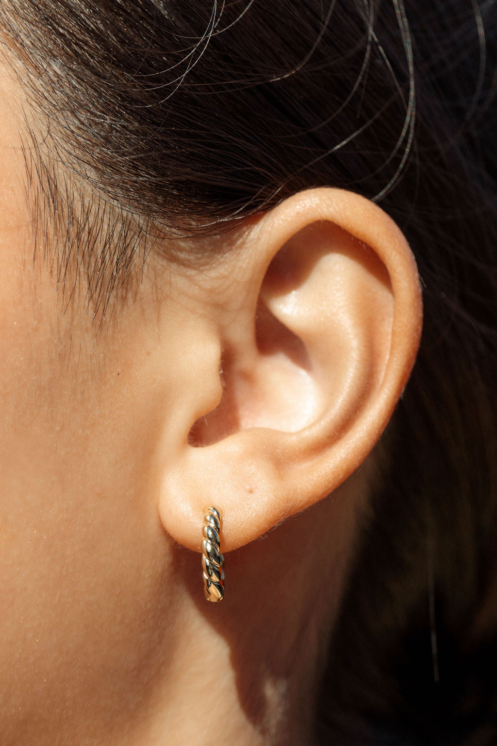 Twisted Small Hoop Earrings - Olina