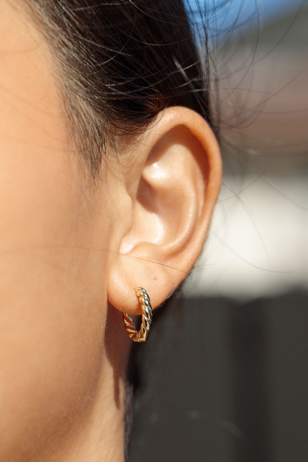 Twisted Small Hoop Earrings - Olina