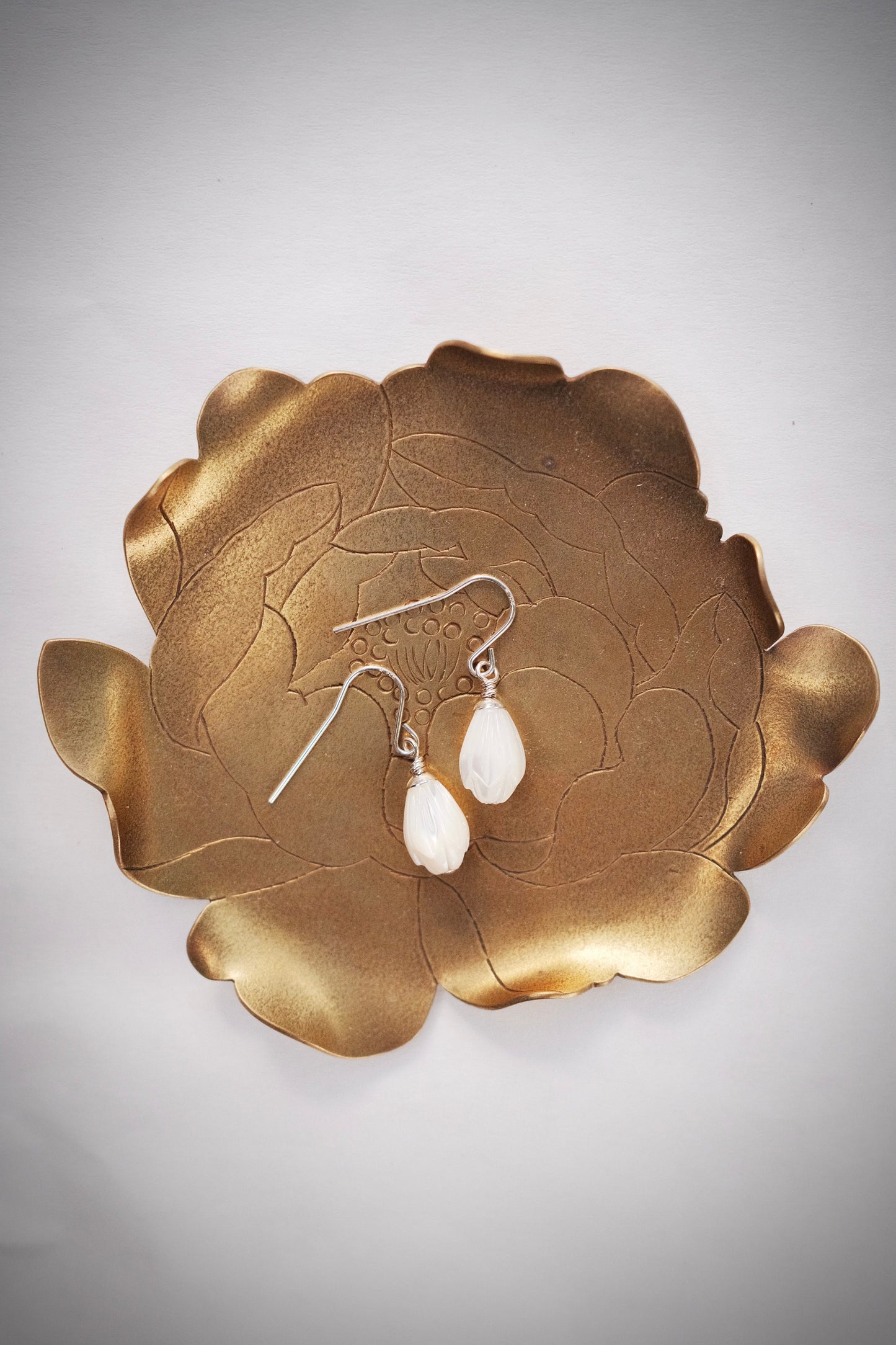 Simple Silver Pikake Earrings - Silver Kamakana