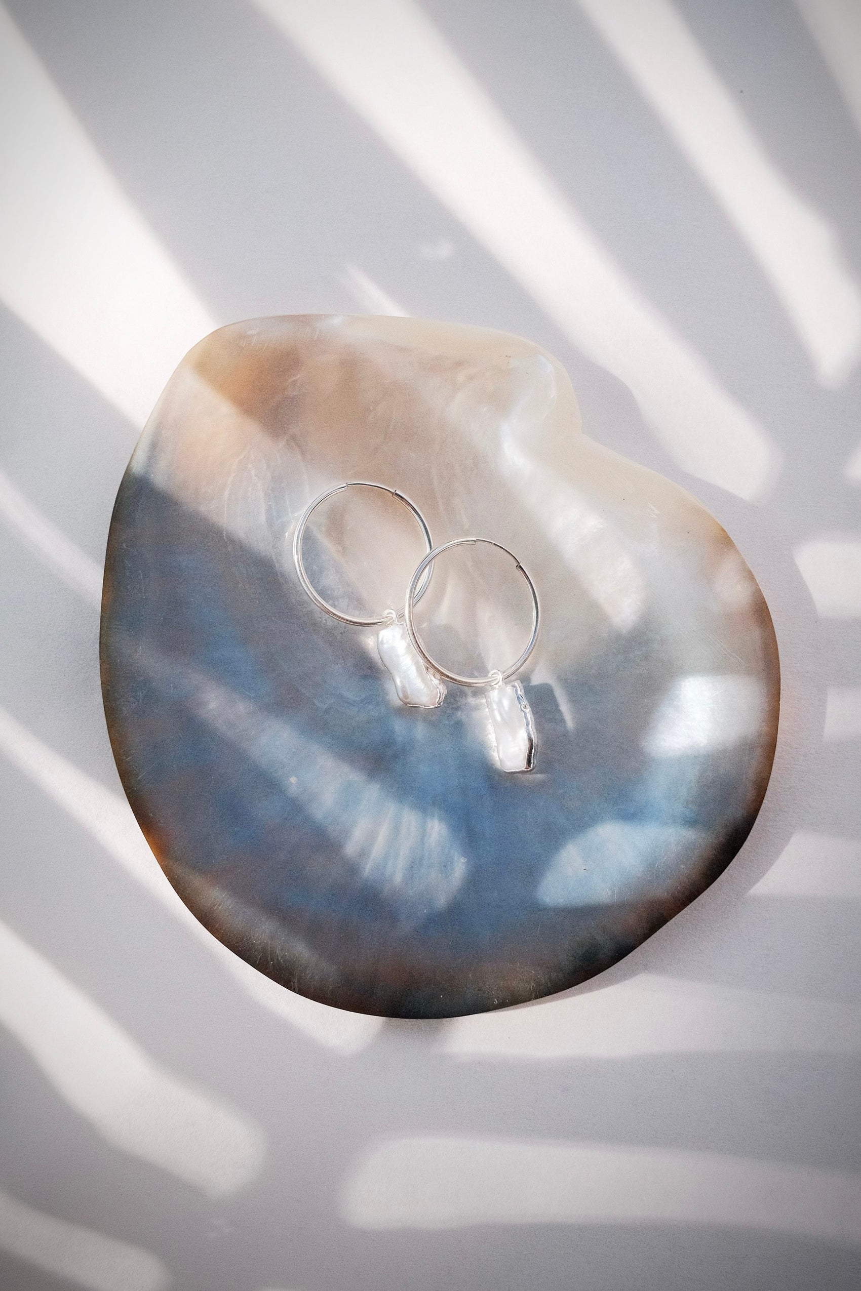 Mini Biwa Pearl Hoop Earrings - Silver Kaimana