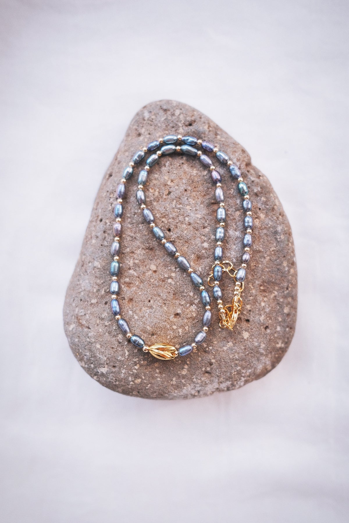 Peacock Freshwater Pearl Necklace with Gold Pikake Bead - Haʻihaʻi