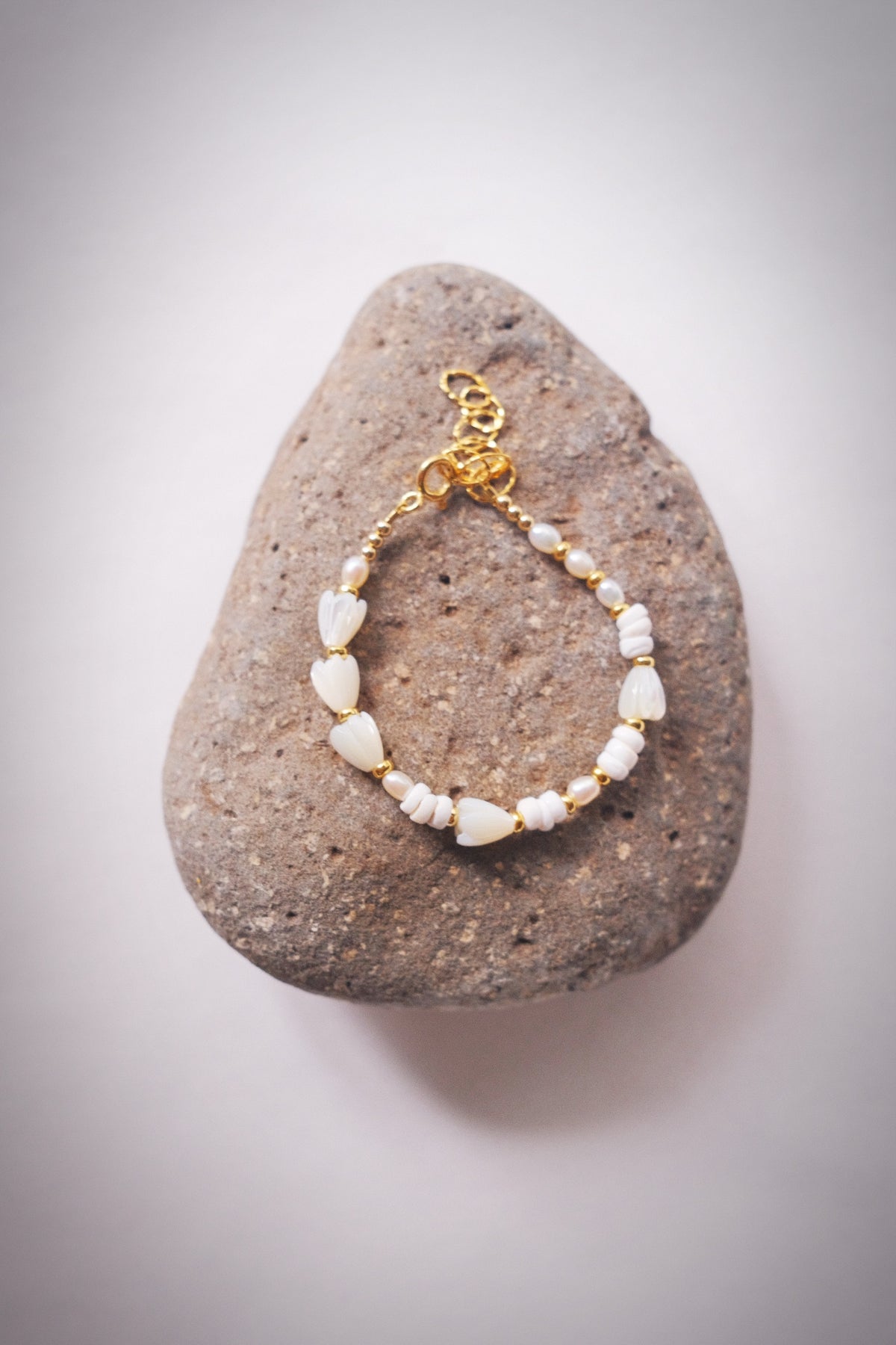 Mixed Shell & Pearl Pikake Bracelet - Gold Kahakai