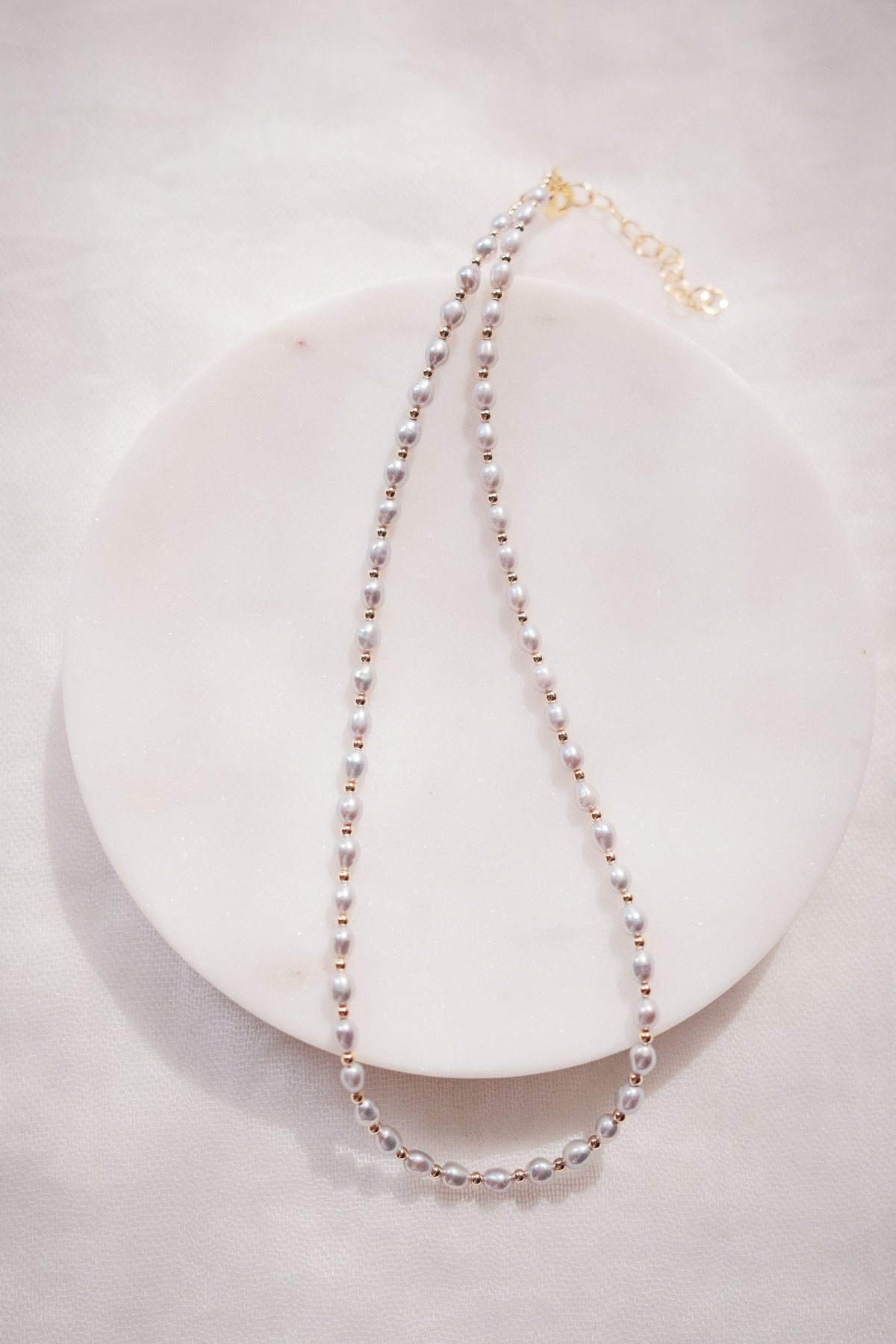 Gray Rice Pearl & Gold Bead Adjustable Necklace - Gold Āhiahi
