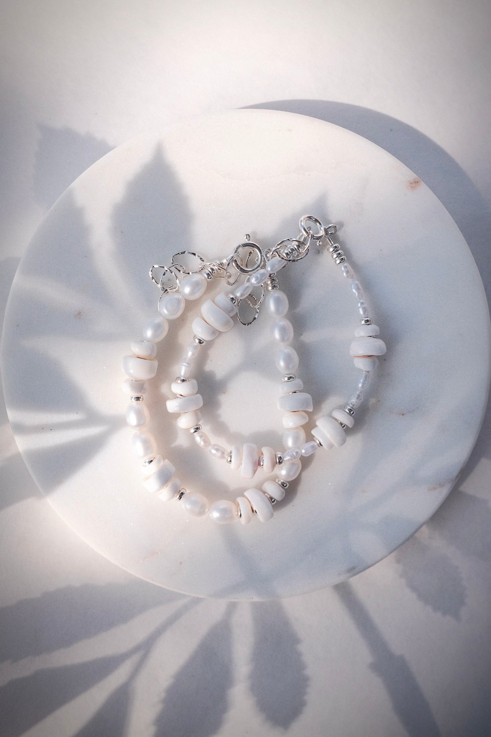 Silver Puka Shell Pearl Bracelet - Maka