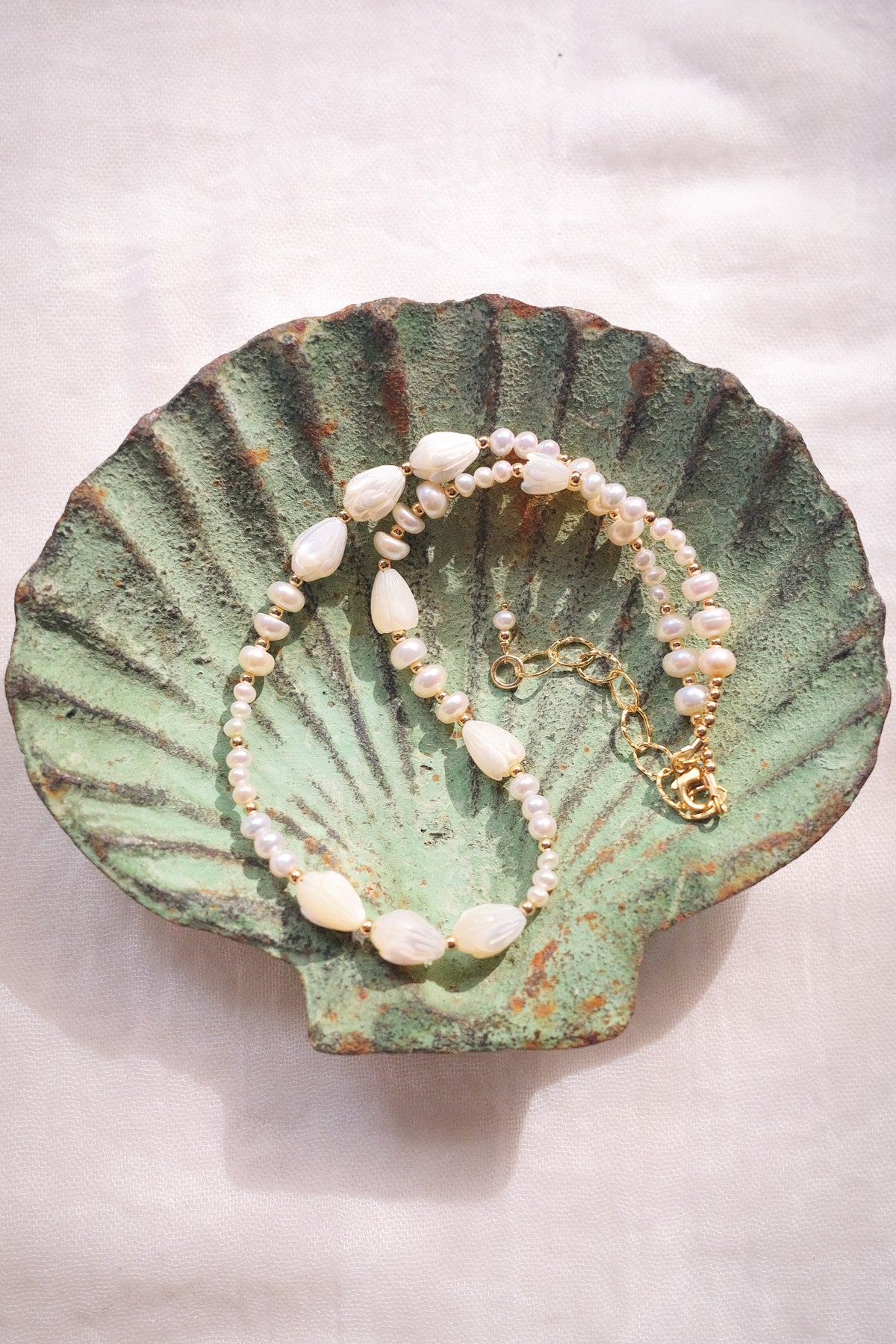 Luminous Pearl & Pikake Beaded Necklace - Gold Heleleʻi