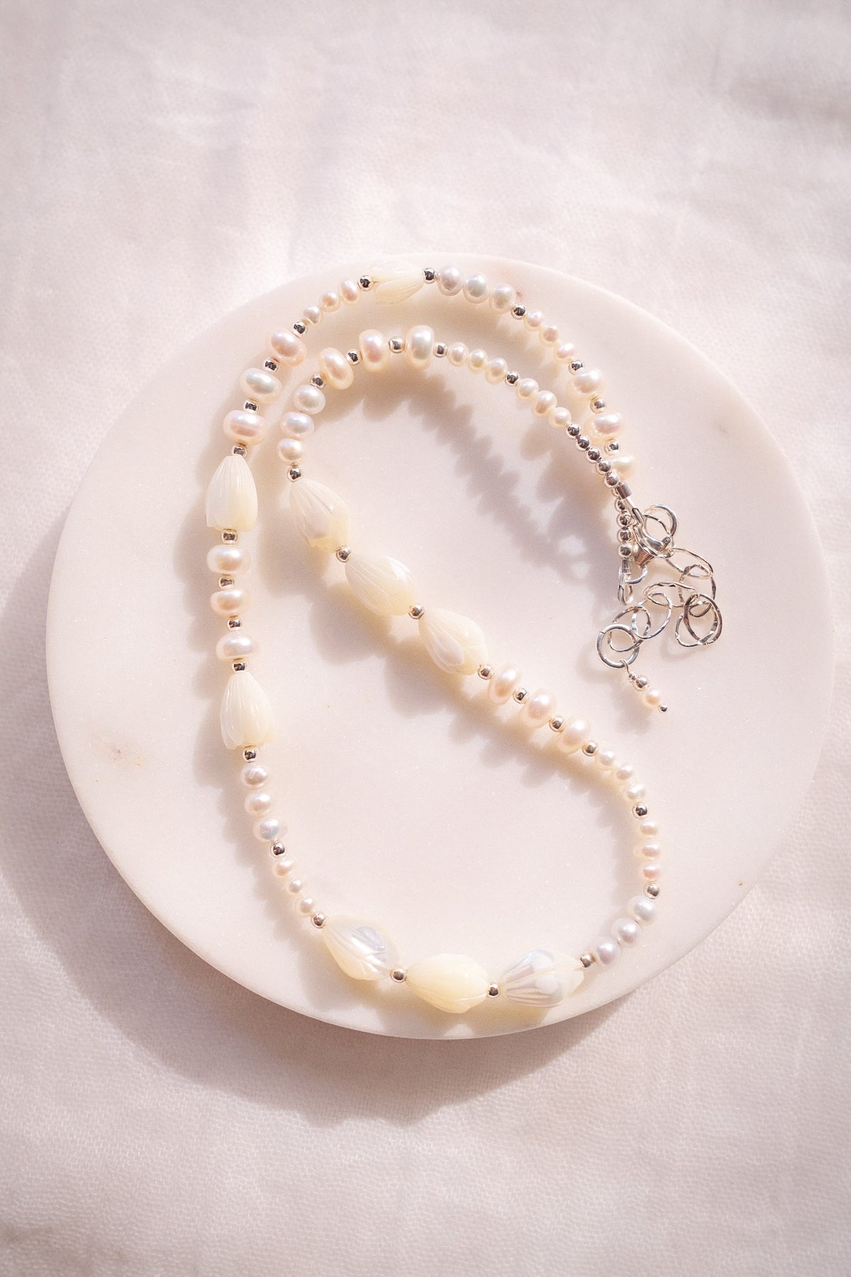 Luminous Pearl & Pikake Beaded Necklace - Silver Heleleʻi