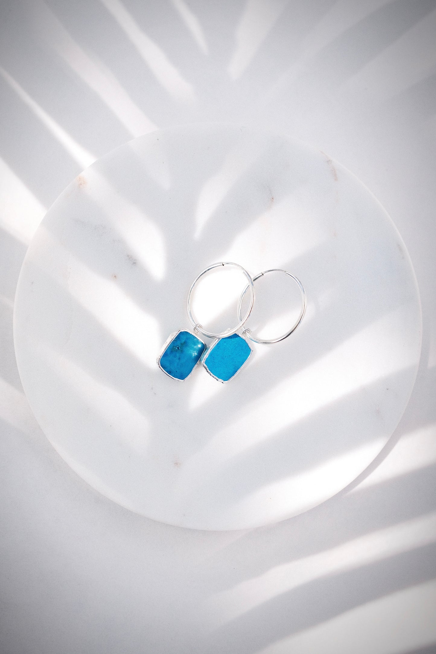 Howlite Turquoise Silver Medium Hoop Earrings - Silver Alaka'i