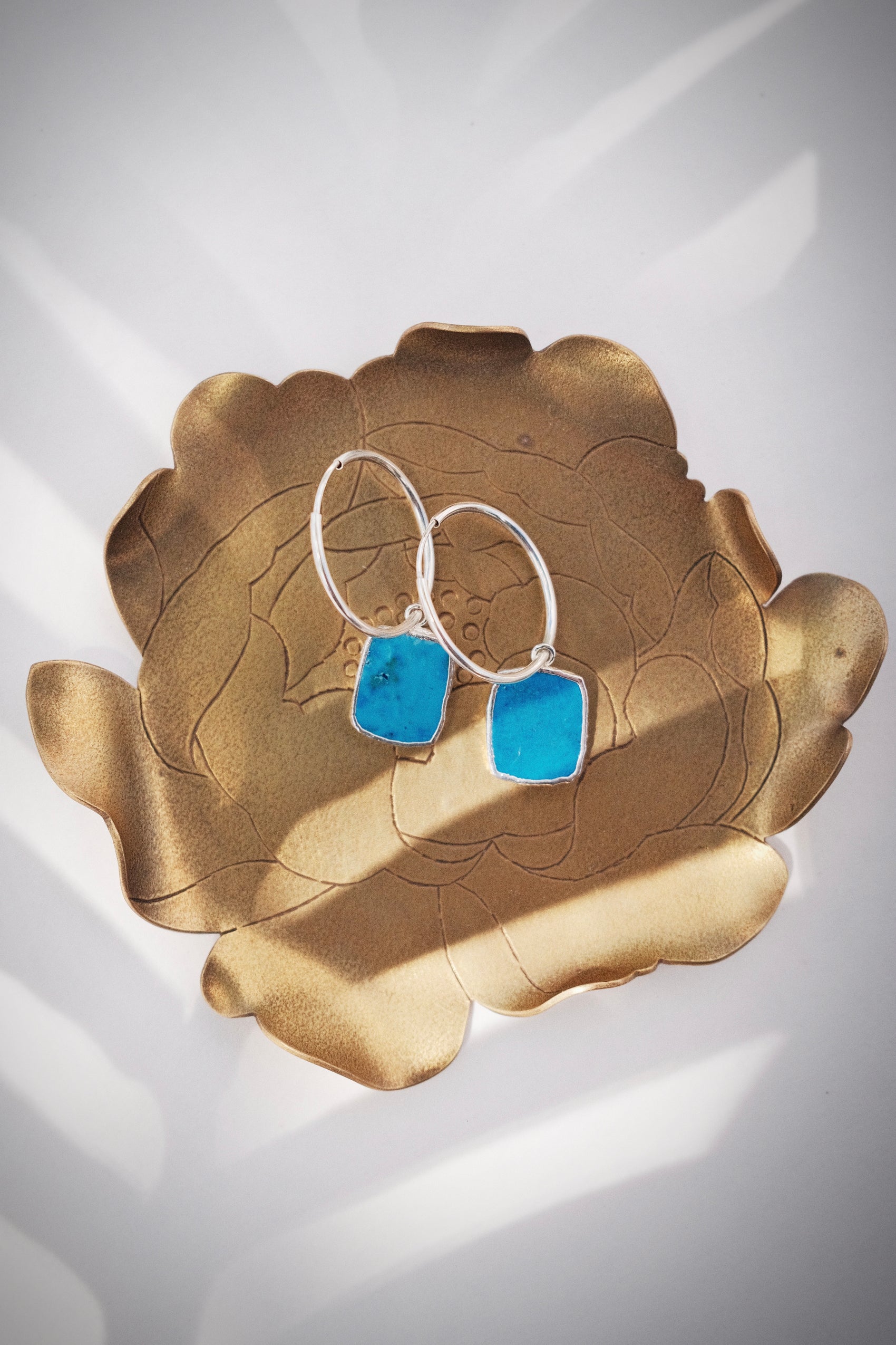 Howlite Turquoise Silver Medium Hoop Earrings - Silver Alaka'i