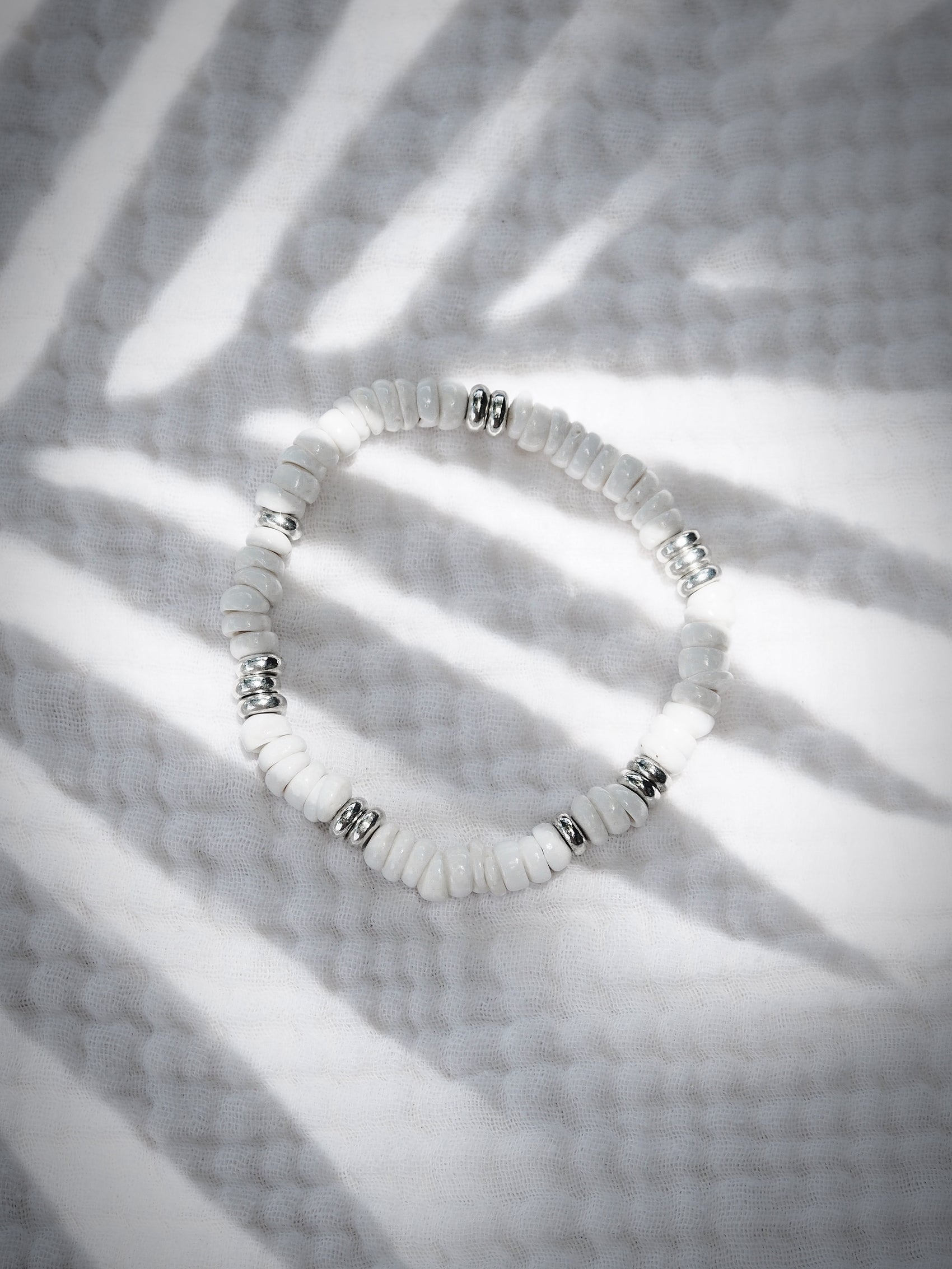 Stretchy Unisex White Puka Shell Bracelet - Ikaika