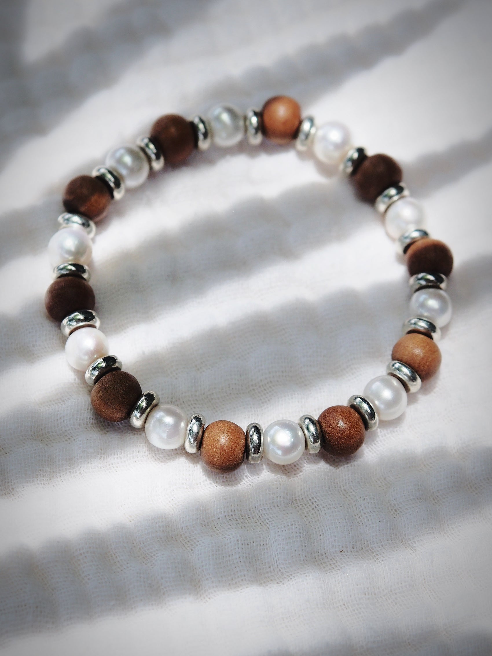 Stretchy Unisex Men's Sandalwood & Pearl Bracelet - Kaholo