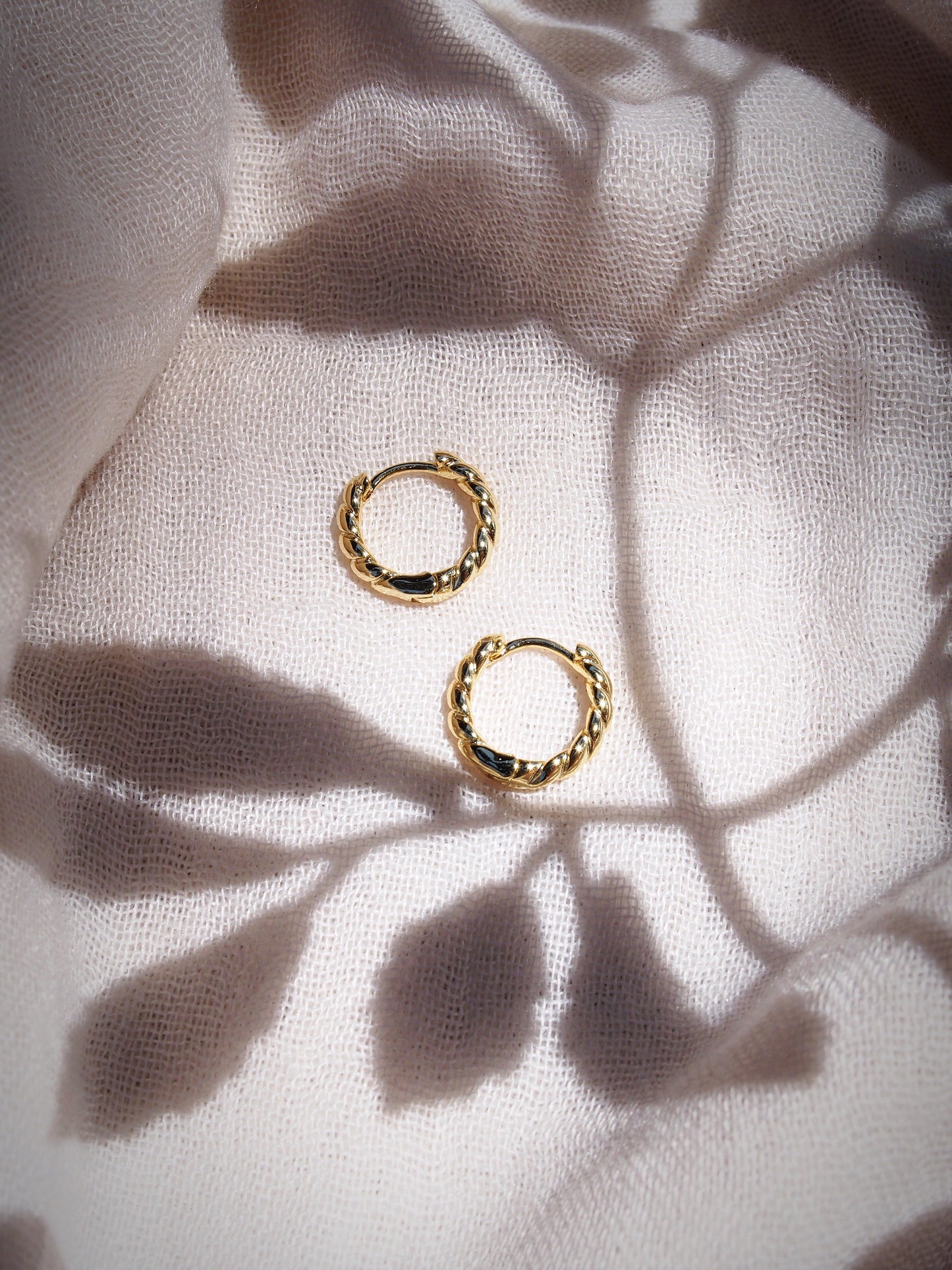 Twisted Small Hoop Earrings - Olina