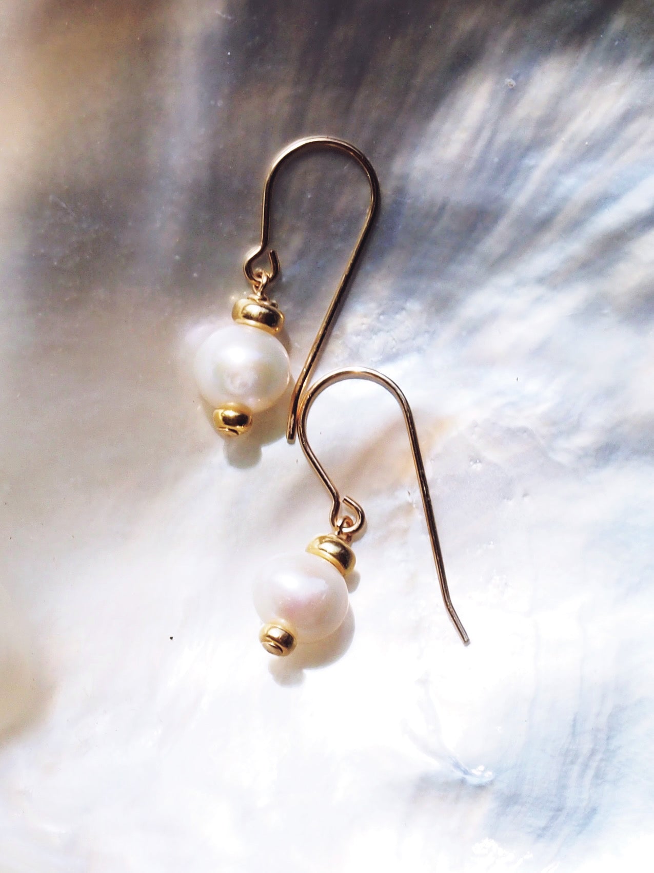 White Round Freshwater Pearl Earrings - Gold Aheahe