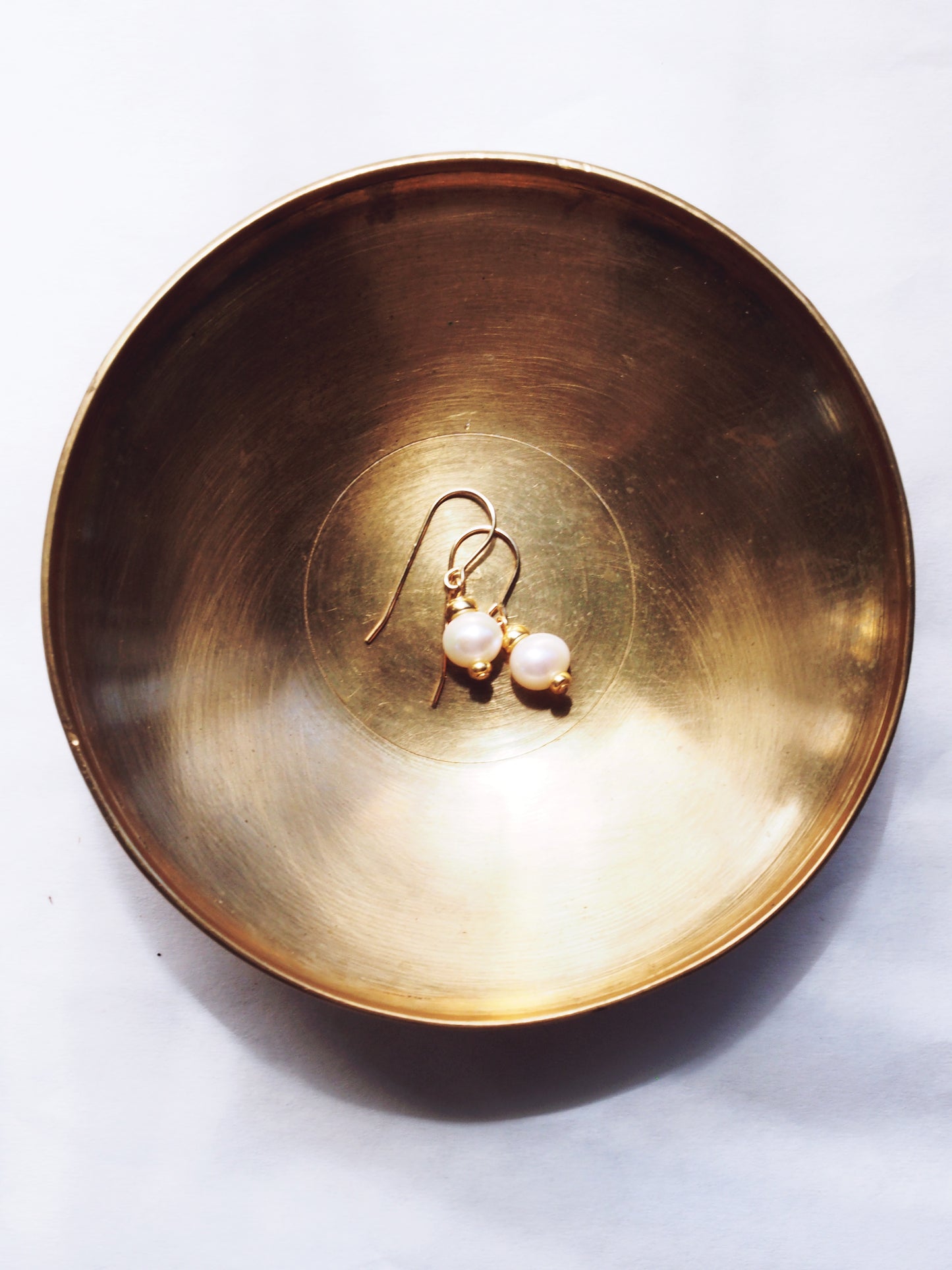 White Round Freshwater Pearl Earrings - Gold Aheahe
