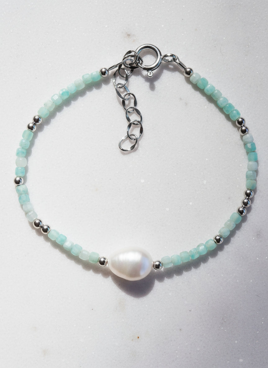 White Pearl and Gemstone Bracelet - Silver Haukea