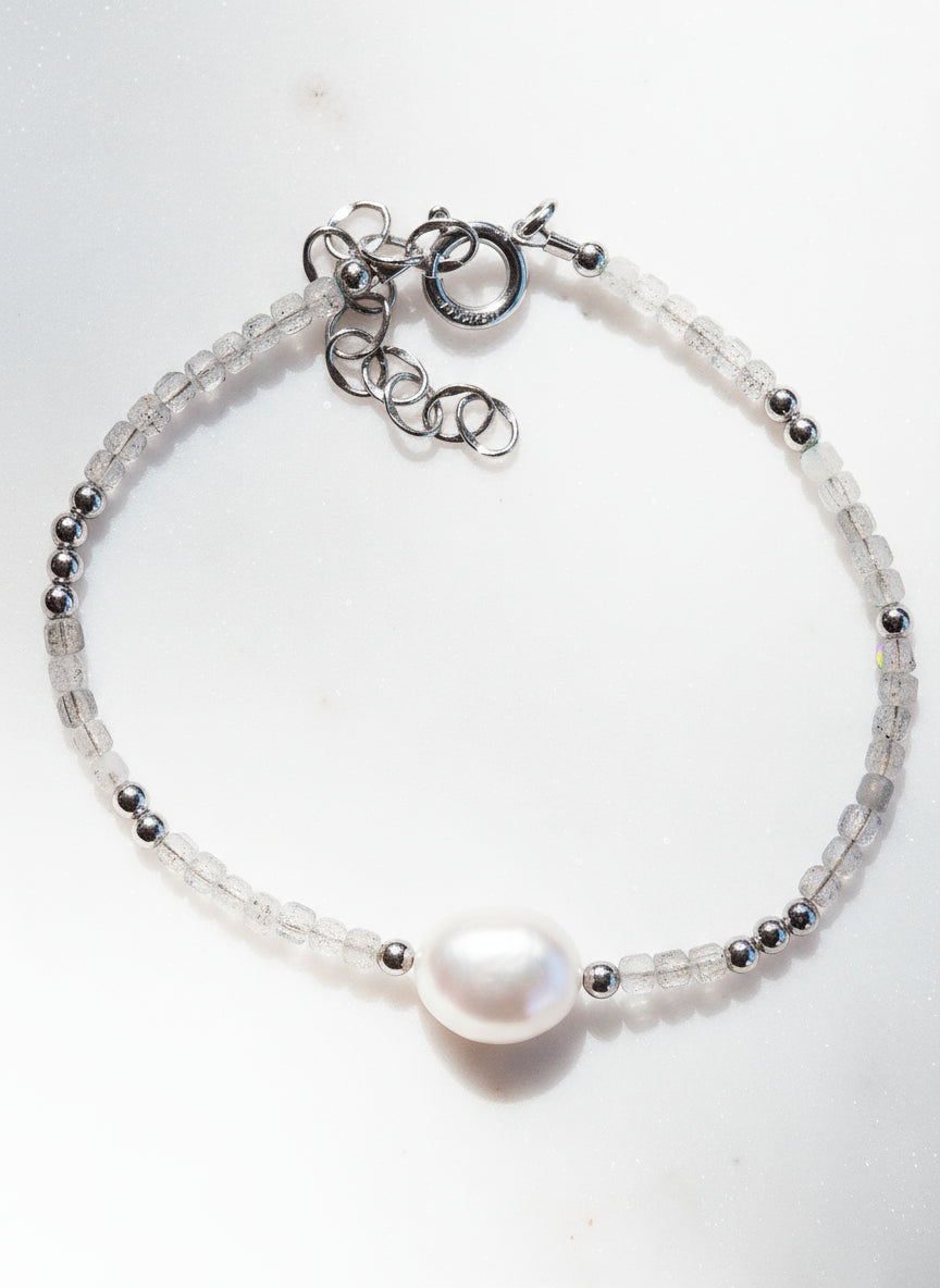 White Pearl and Gemstone Bracelet - Silver Haukea