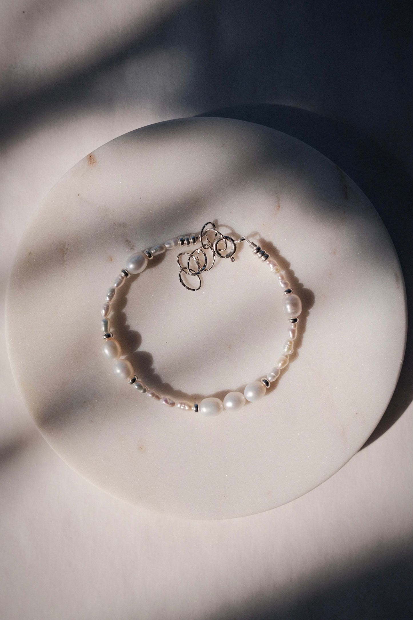 Silver and White Pearl Bead Bracelet - Hiwahiwa