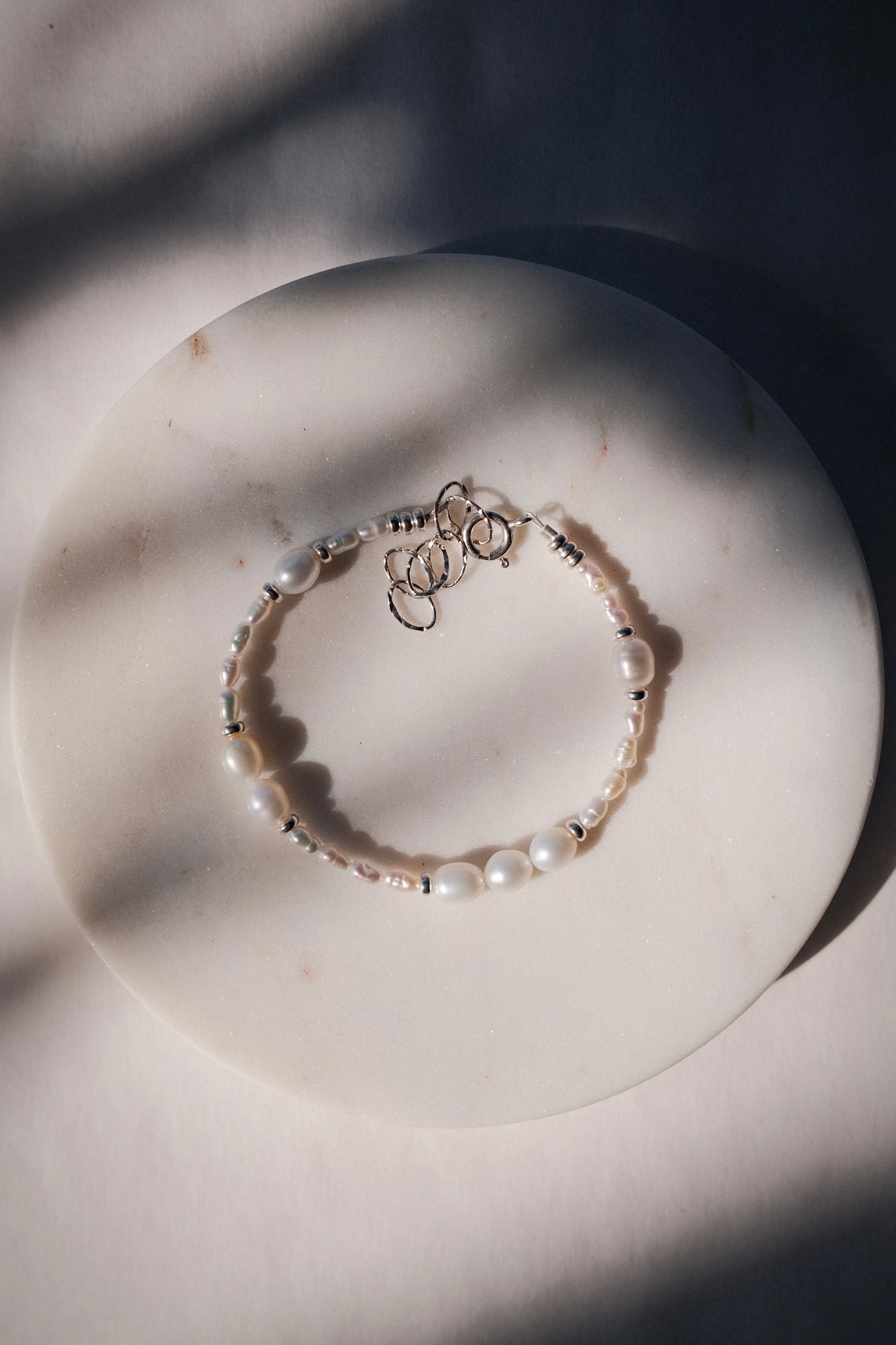 Silver and White Pearl Bead Bracelet - Hiwahiwa