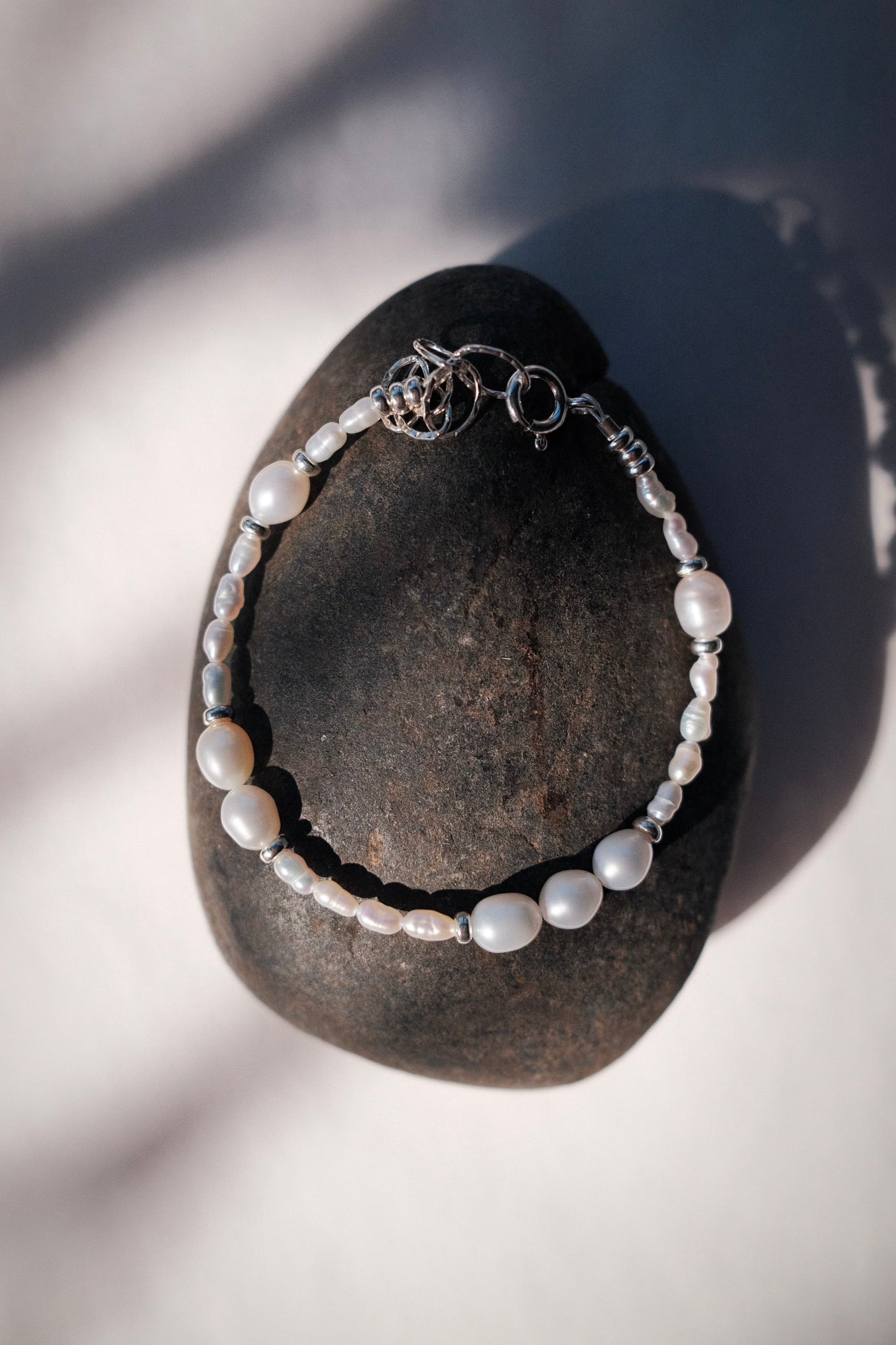 Silver and White Pearl Bead Bracelet - Hiwahiwa