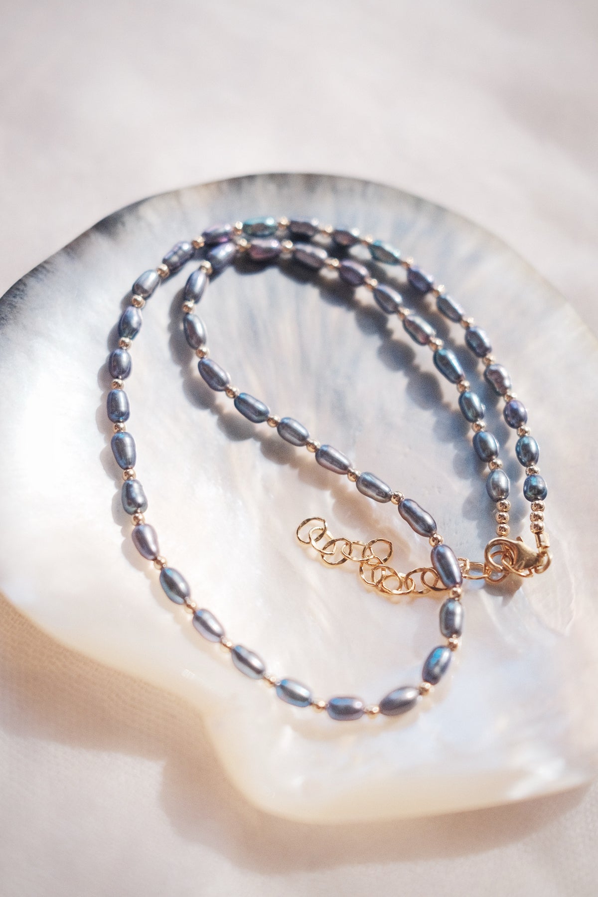 Peacock Rice Pearl & Gold Bead Adjustable Necklace - Gold Pāʻū