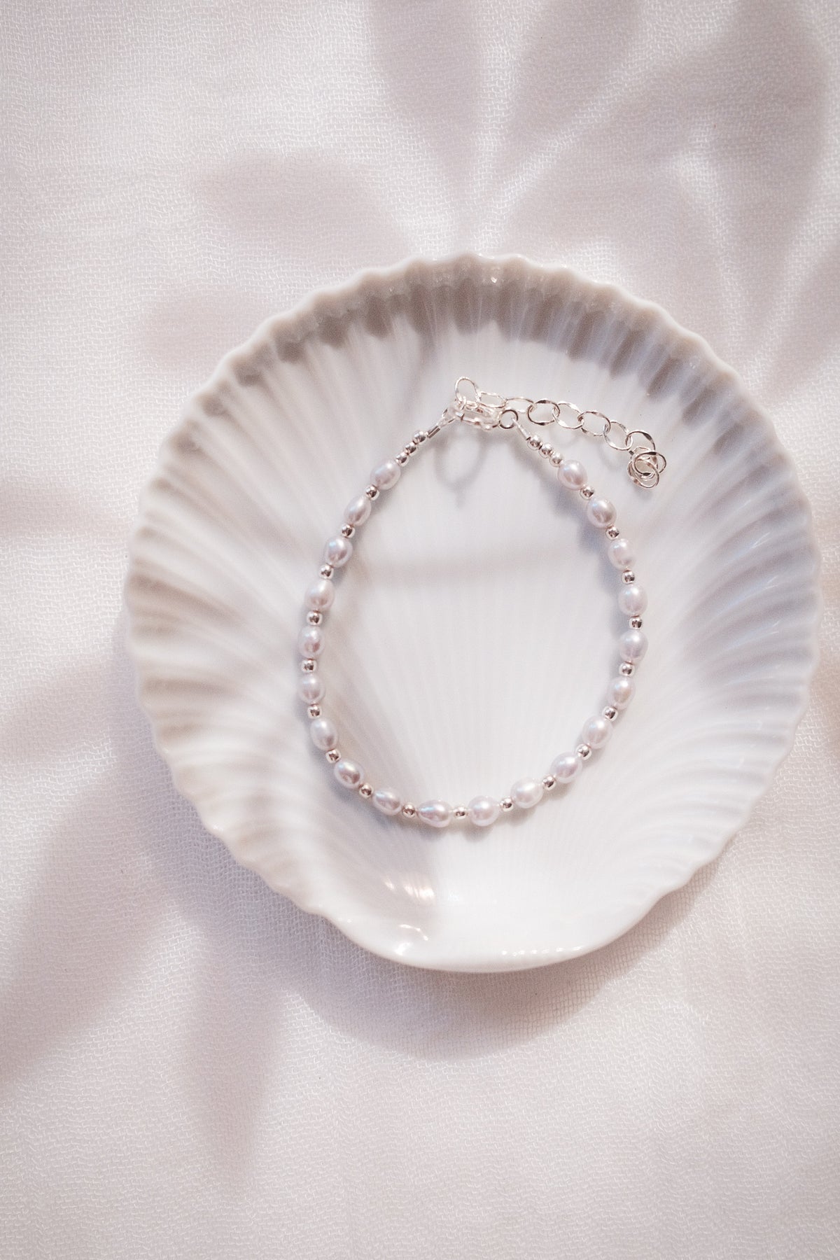 Gray Rice Pearl & Silver Bead Adjustable Bracelet - Silver Āhiahi