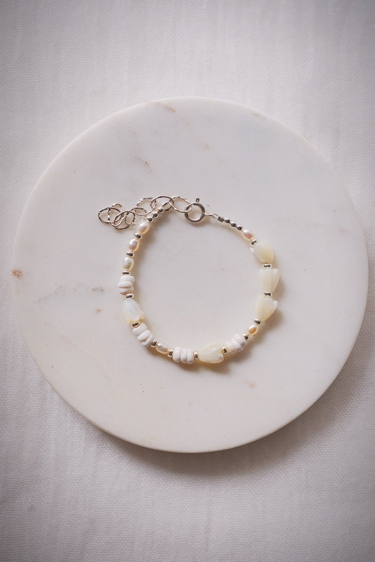 Mixed Shell & Pearl Pikake Bracelet - Silver Kahakai