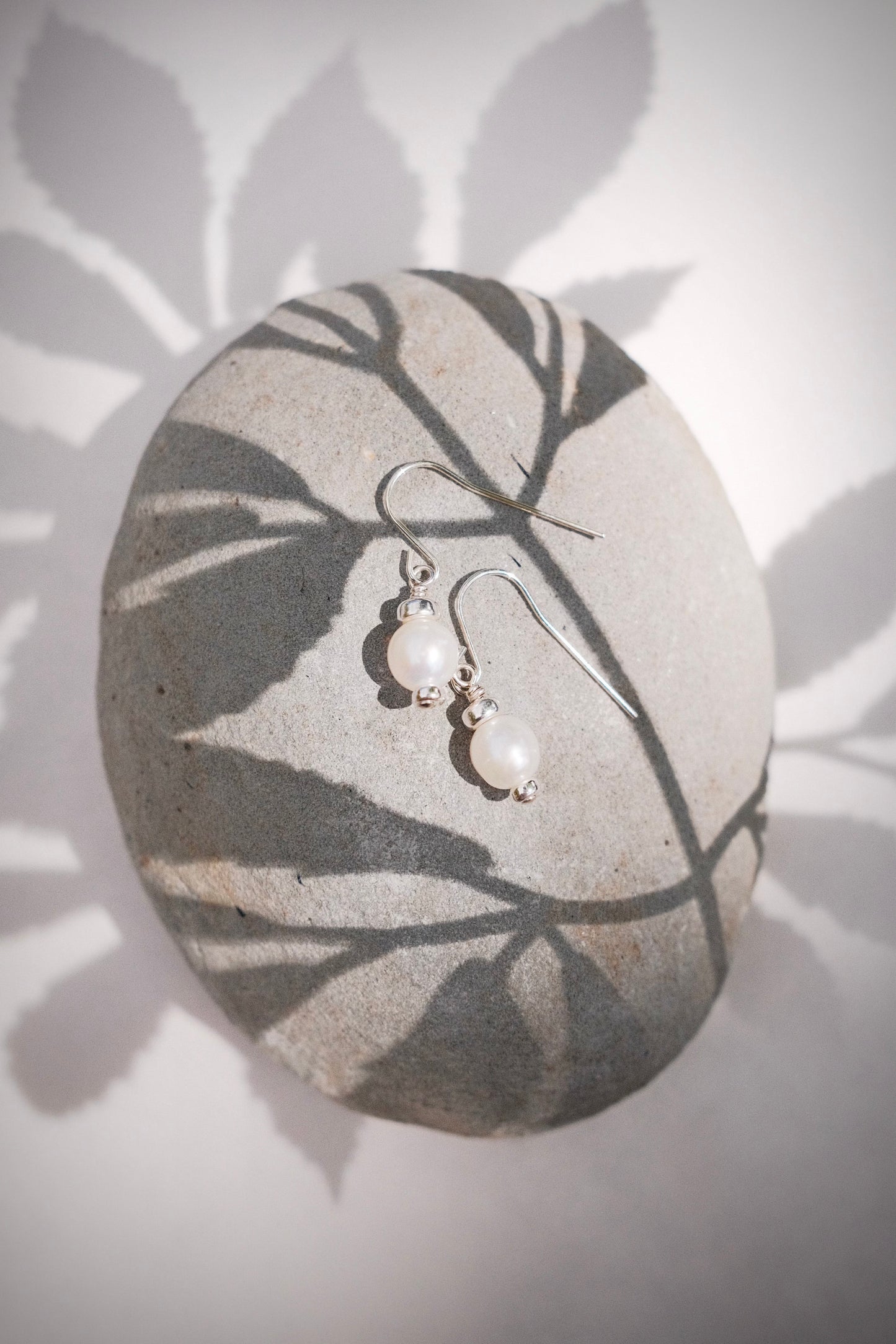 White Round Freshwater Pearl Earrings - Silver Aheahe