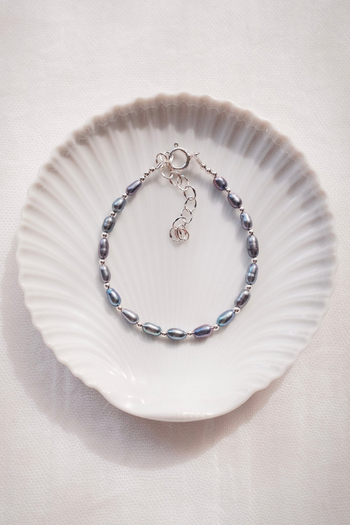Peacock Rice Pearl & Silver Bead Adjustable Bracelet - Silver Pāʻū