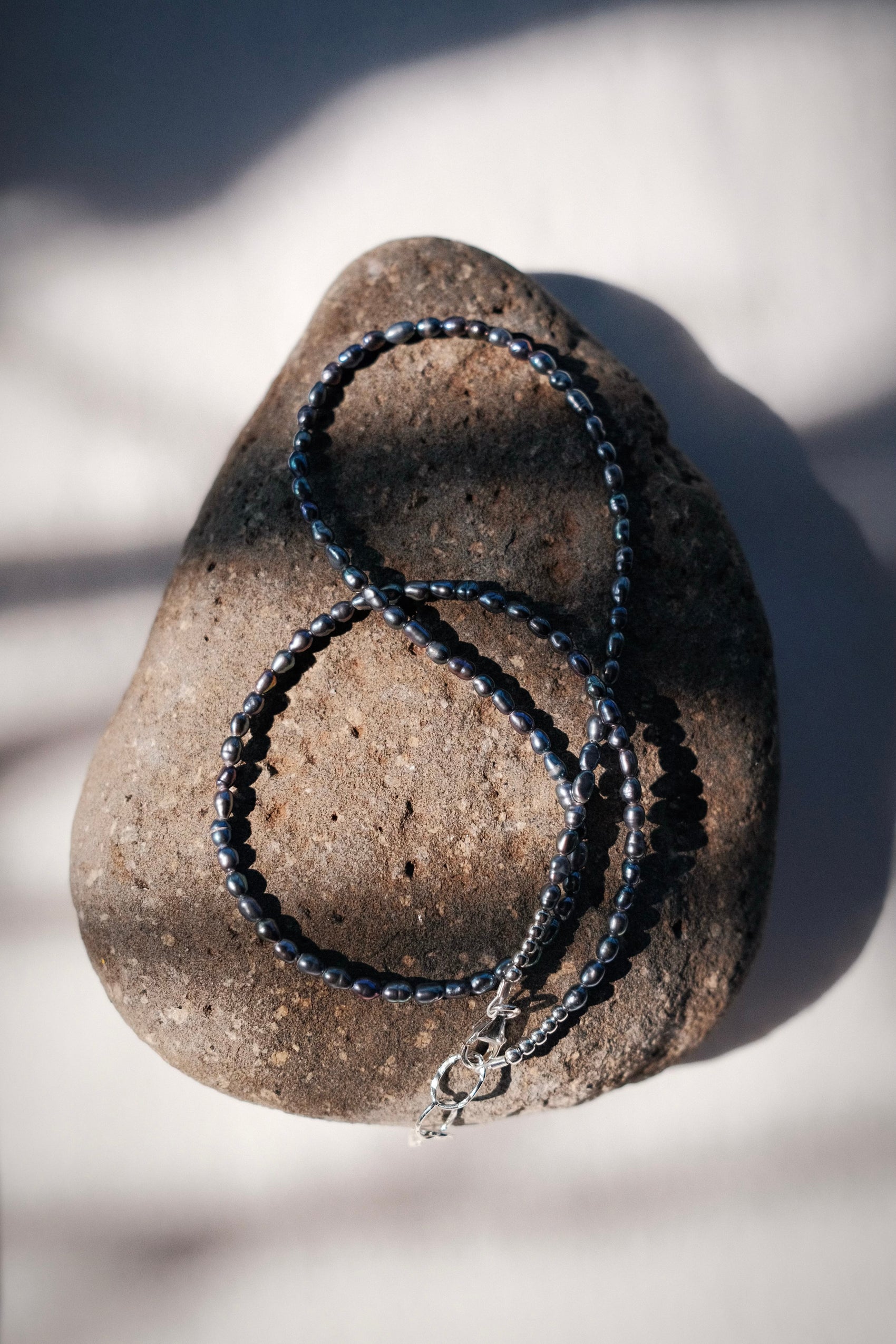 Silver Dainty Black Pearl Necklace - Maile