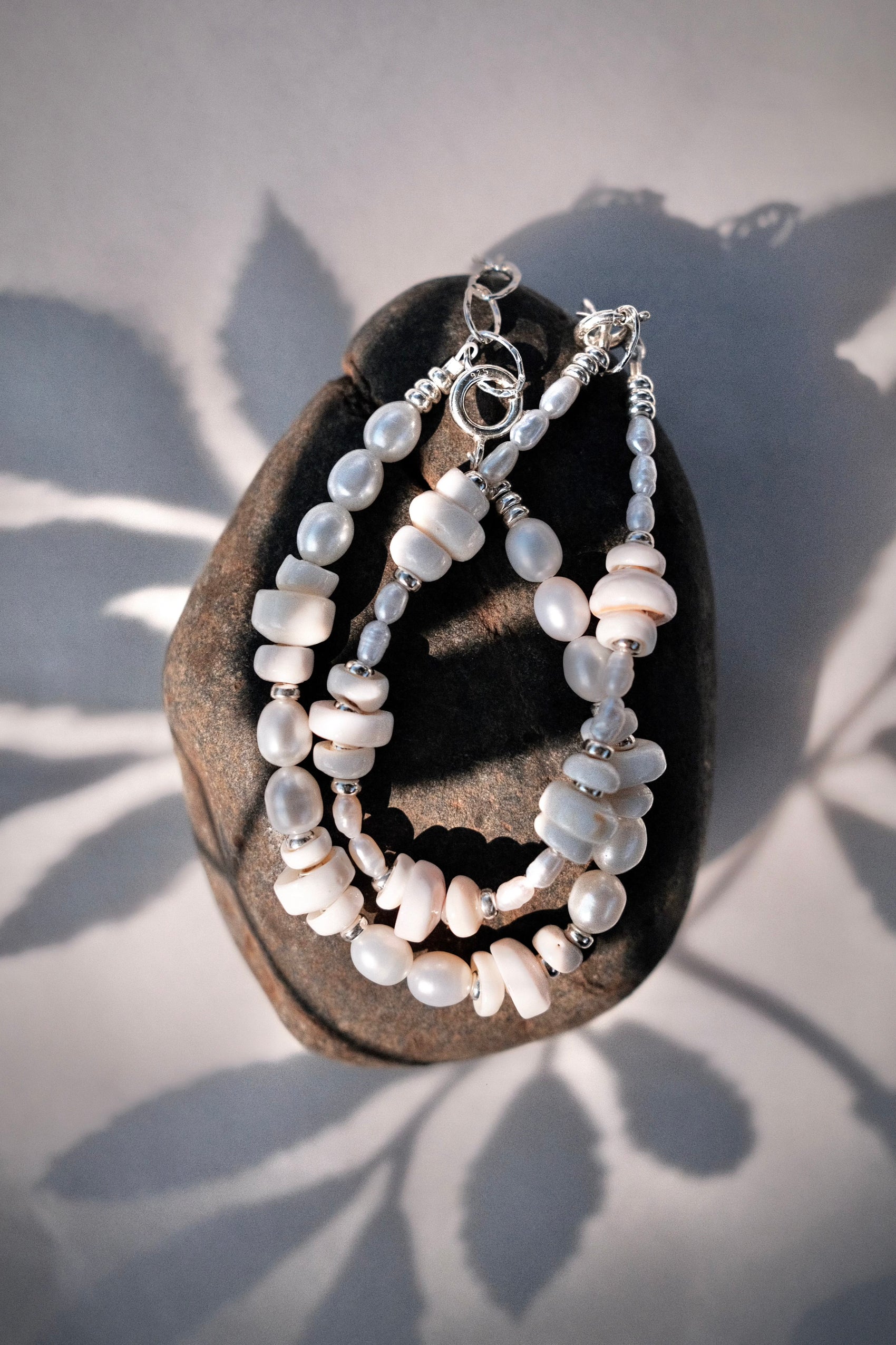 Silver Puka Shell Pearl Bracelet - Maka