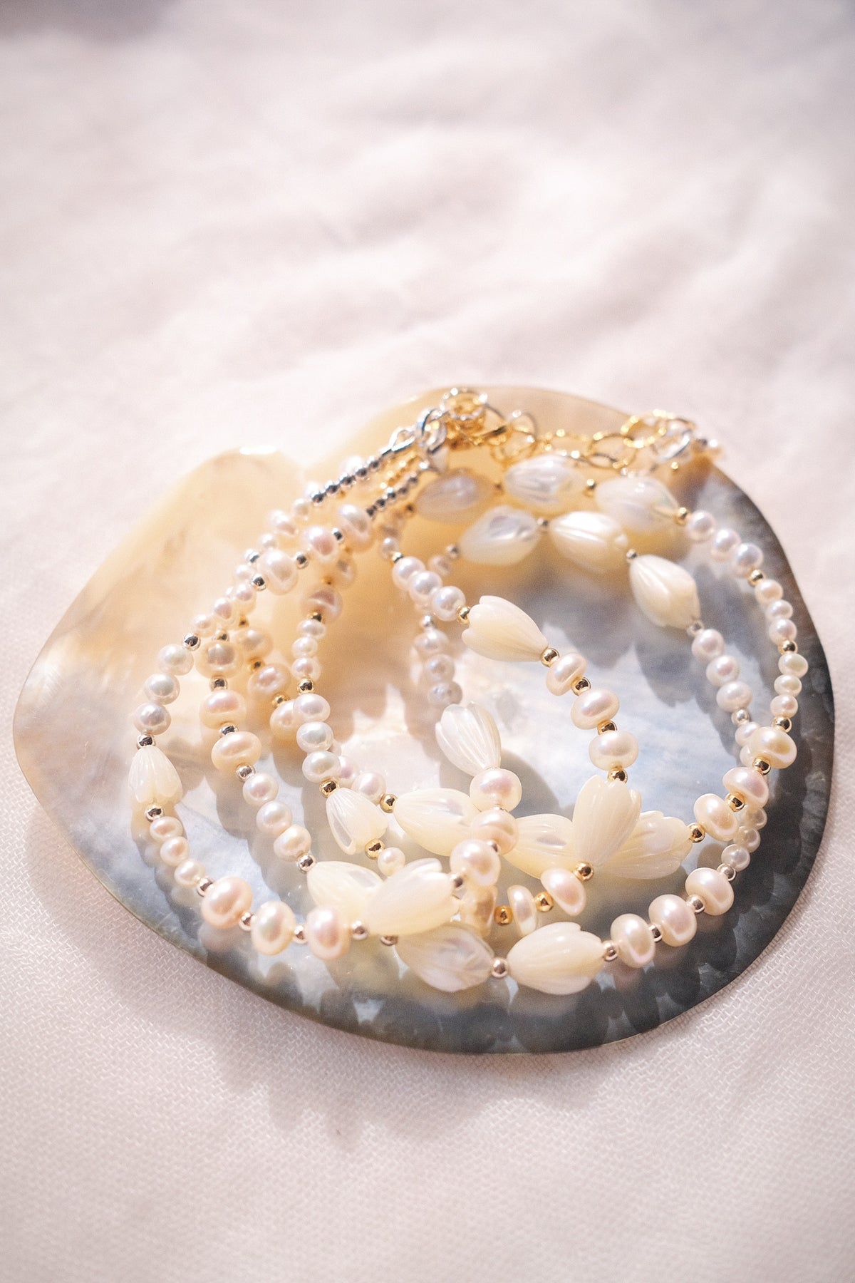 Luminous Pearl & Pikake Beaded Necklace - Gold Heleleʻi