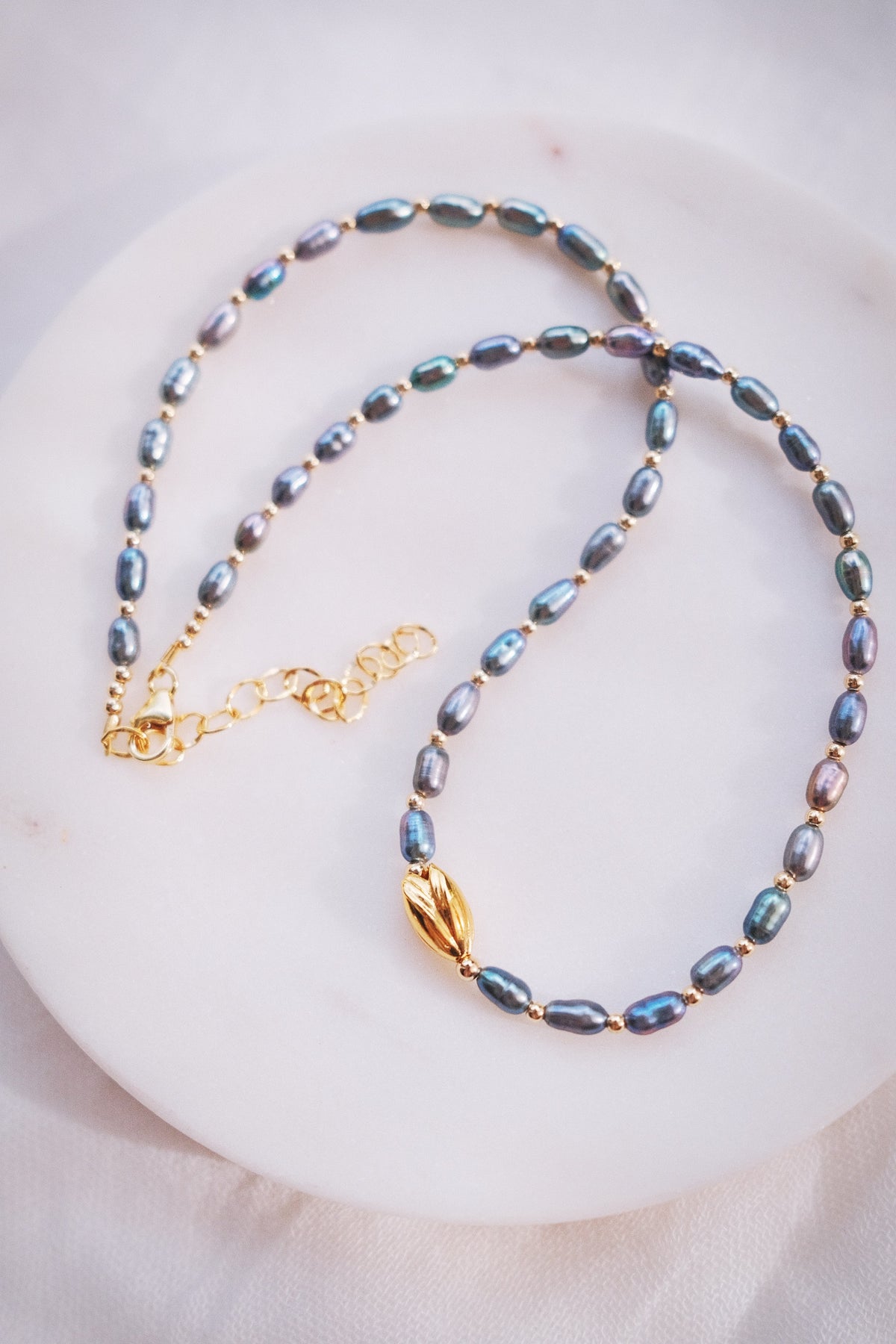 Peacock Freshwater Pearl Necklace with Gold Pikake Bead - Haʻihaʻi