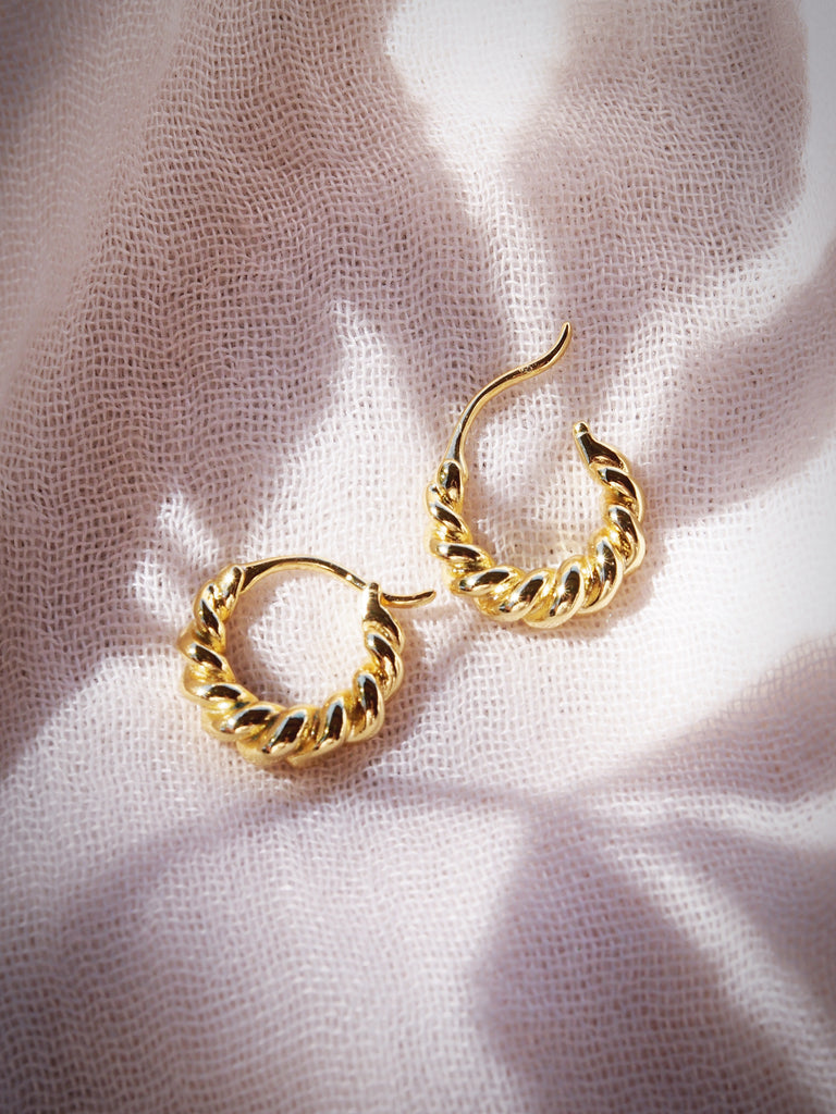 Details more than 193 small twisted gold hoop earrings best