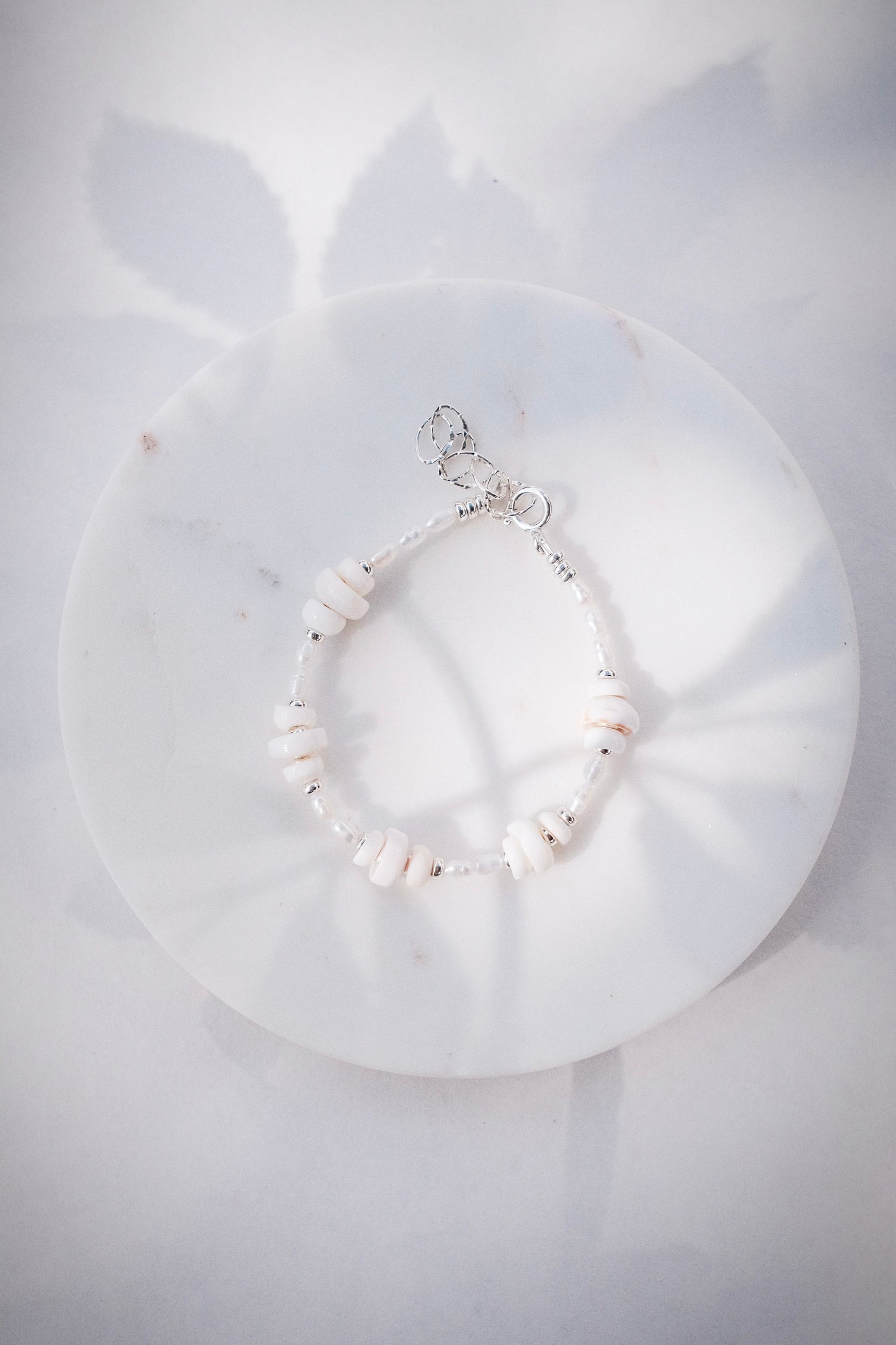 Silver Puka Shell Pearl Bracelet - Maka