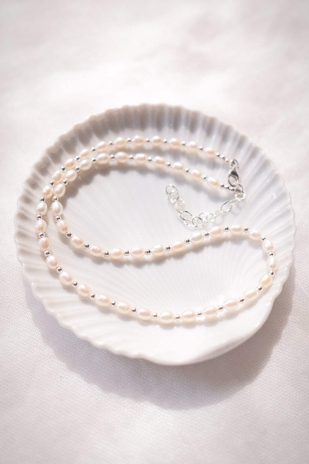 White Rice Pearl & Silver Bead Adjustable Necklace - Silver Keʻokeʻo