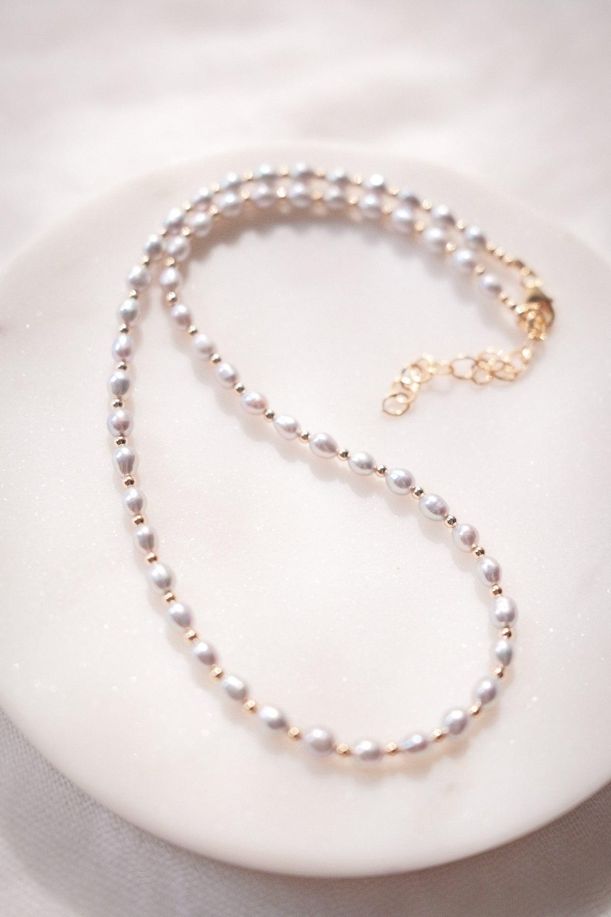 Gray Rice Pearl & Gold Bead Adjustable Necklace - Gold Āhiahi