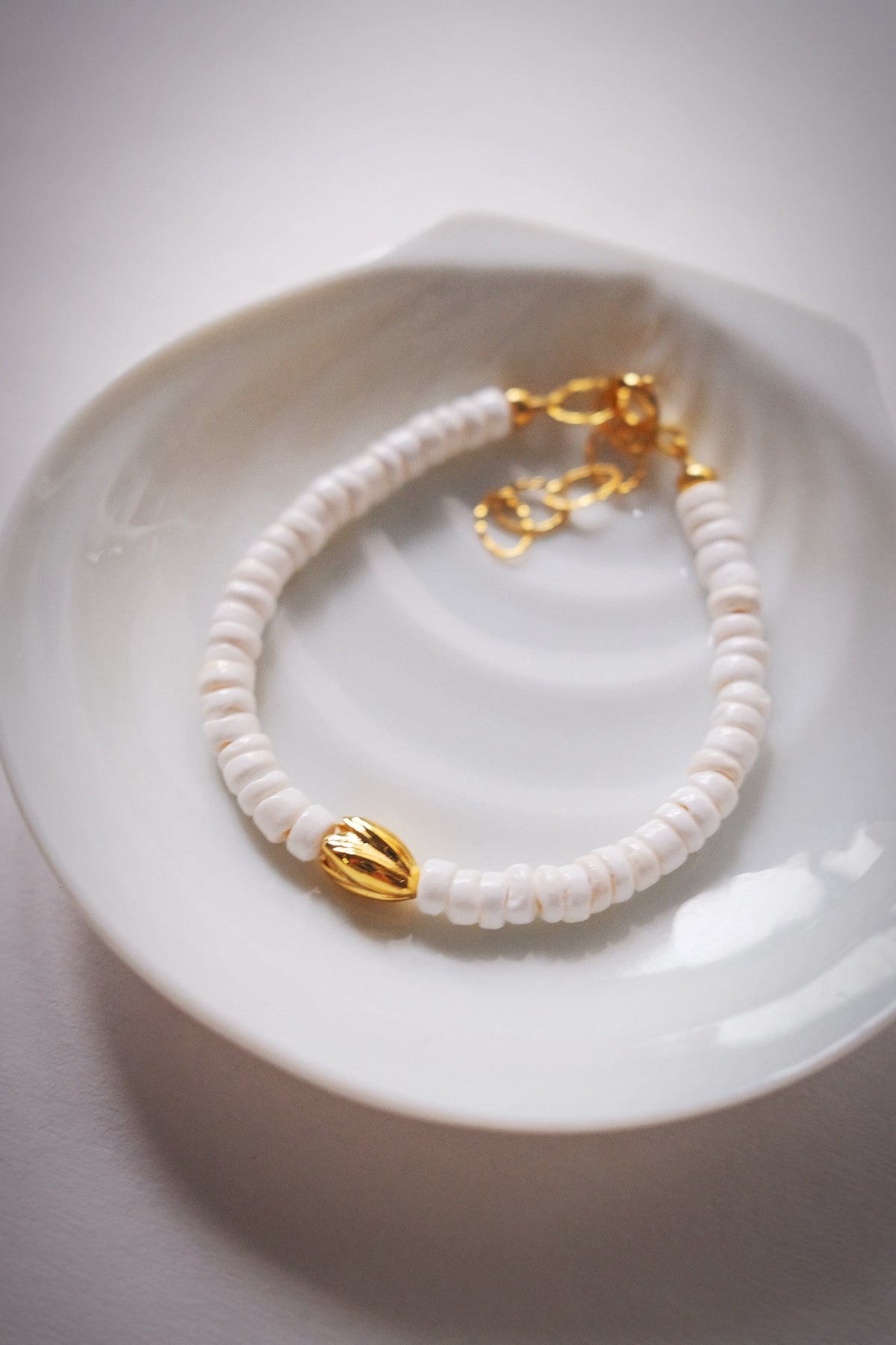 Puka Shell & Gold Pikake Bracelet - Kailani