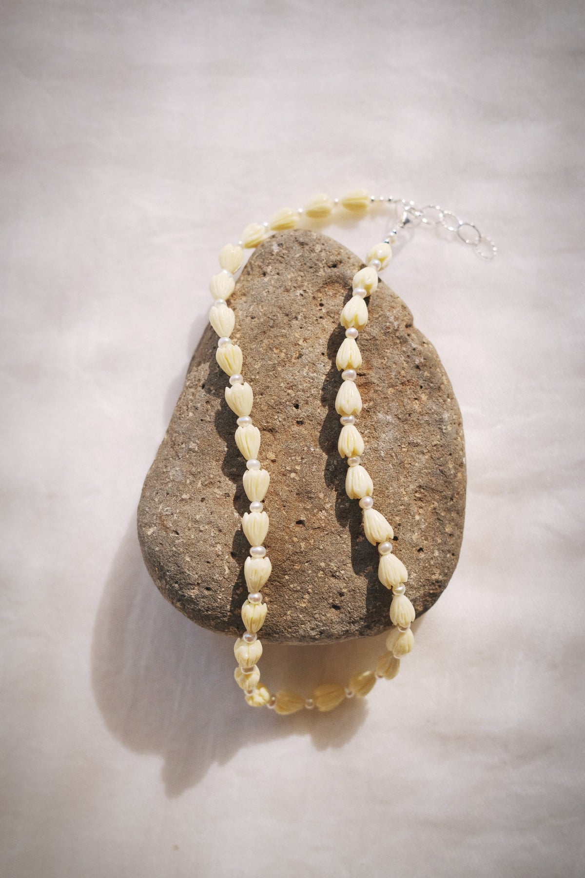 Resin Pikake & Pearl Beaded Necklace - Silver Kupuna
