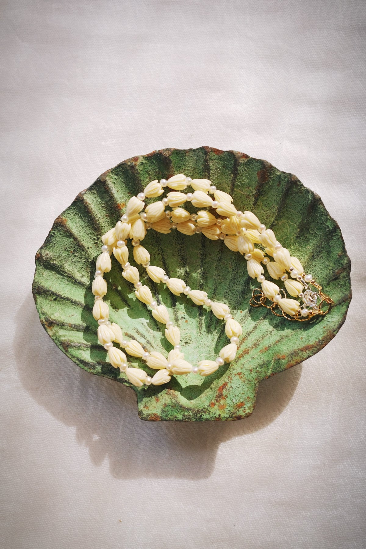 Resin Pikake & Pearl Beaded Necklace - Silver Kupuna