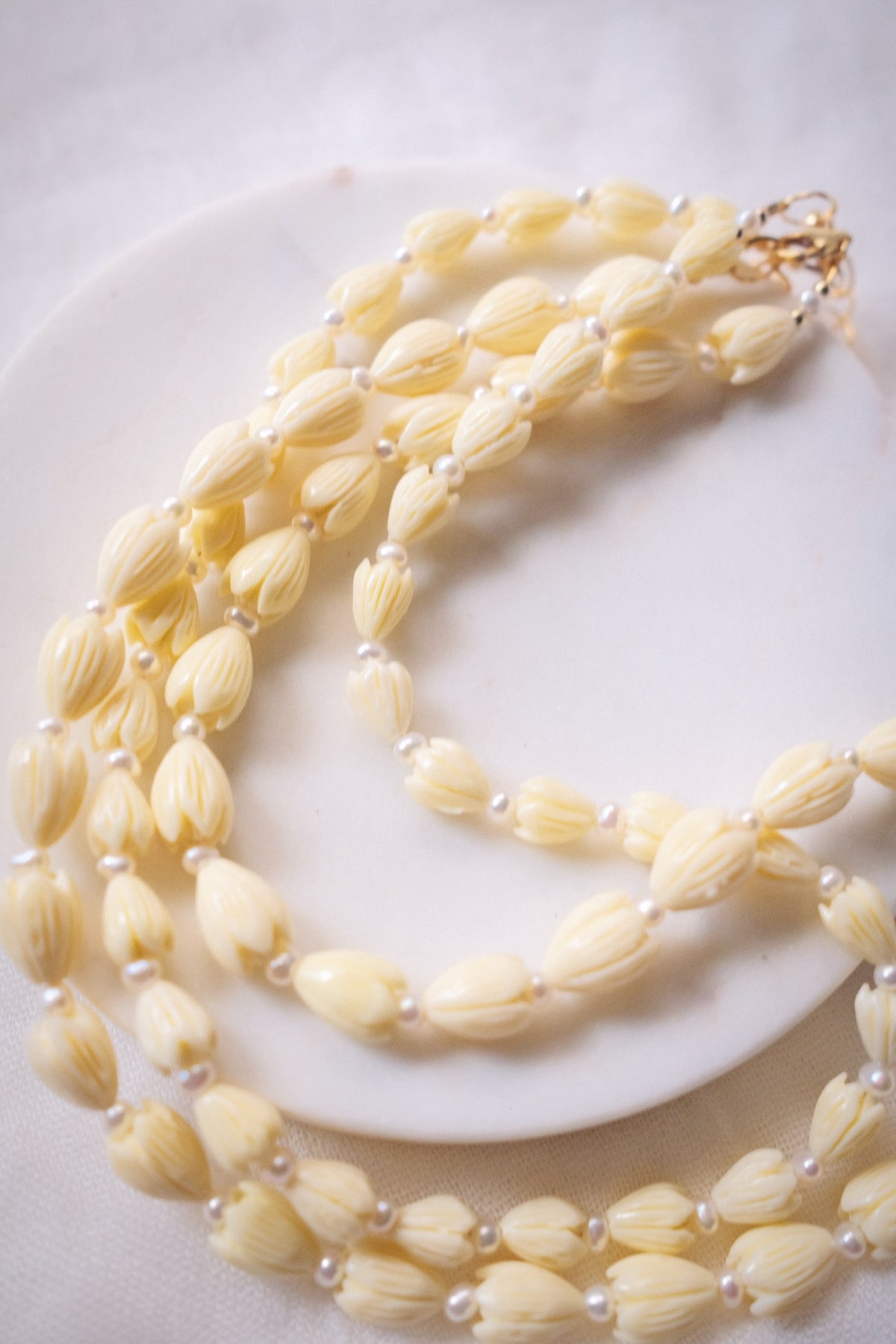 Resin Pikake & Pearl Beaded Necklace - Gold Kupuna