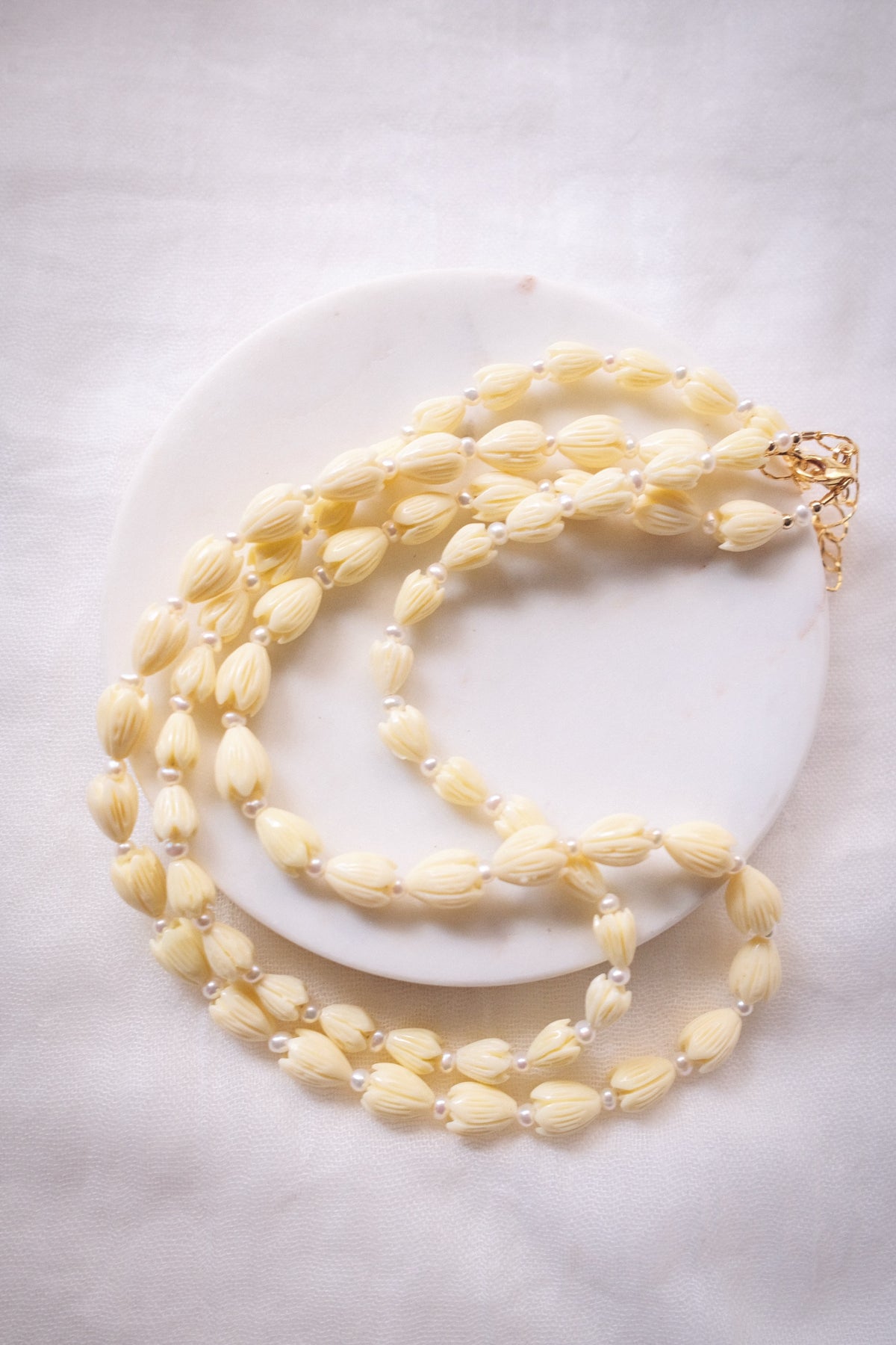 Resin Pikake & Pearl Beaded Necklace - Gold Kupuna